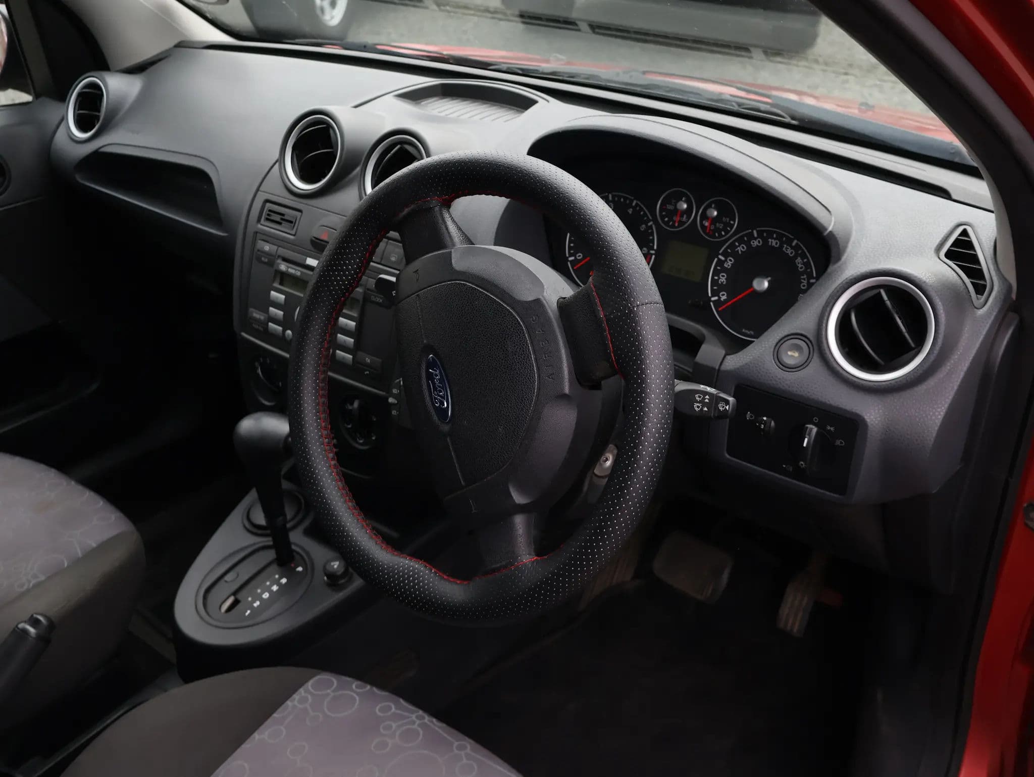 Ford Fiesta — photo 3