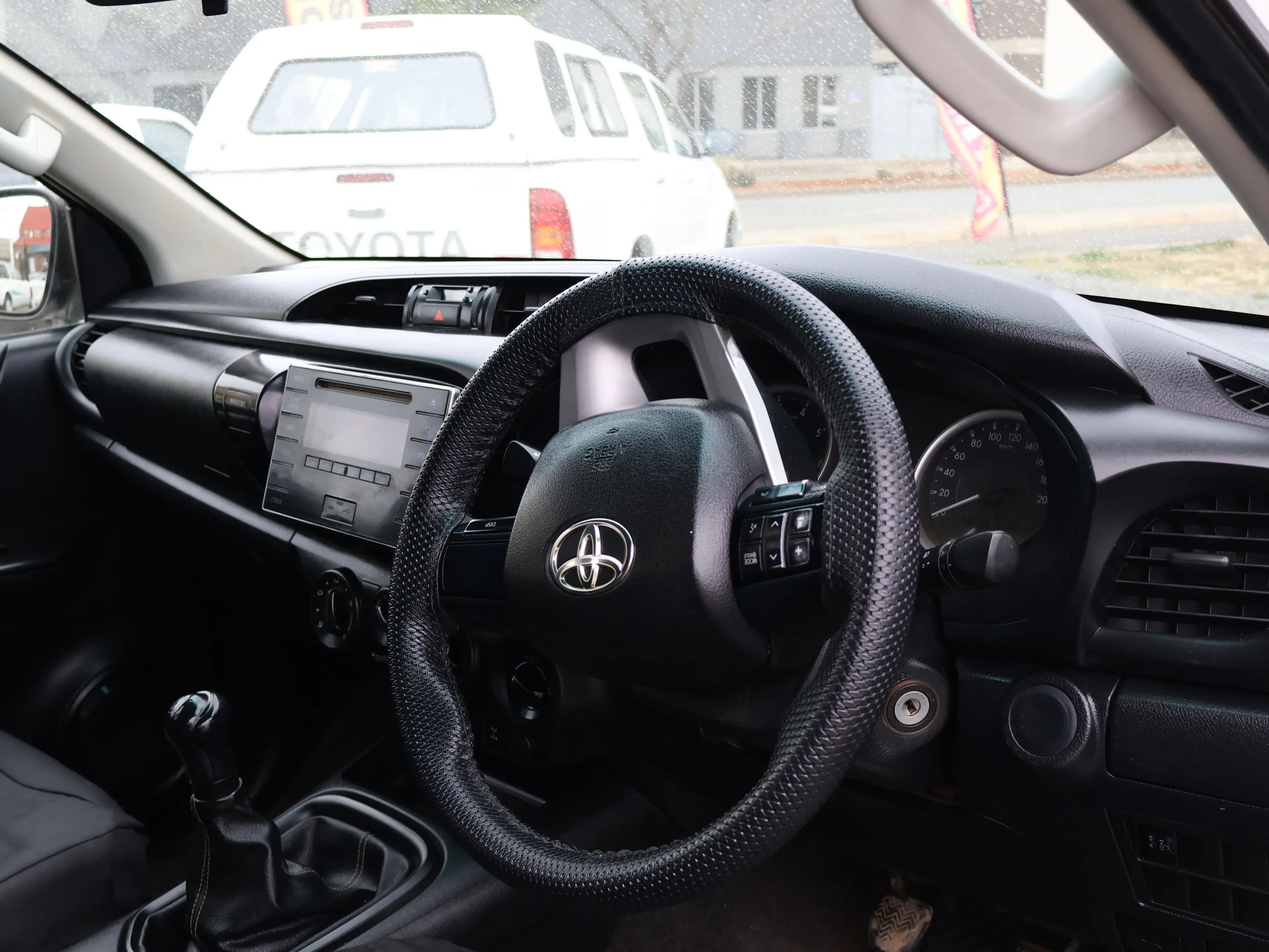 Toyota Hilux — photo 4
