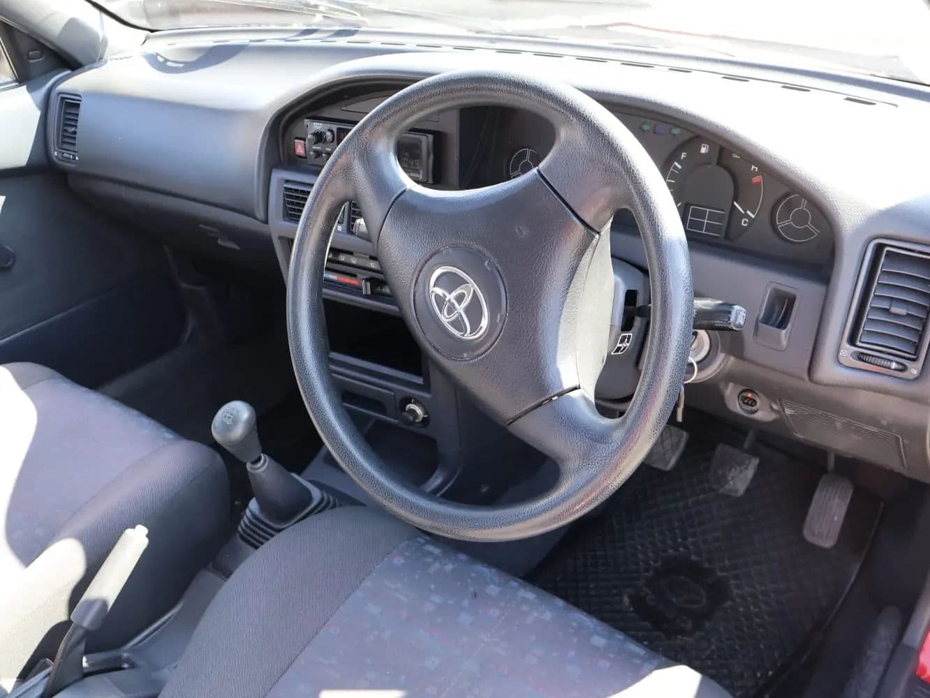 Toyota Tazz — photo 5