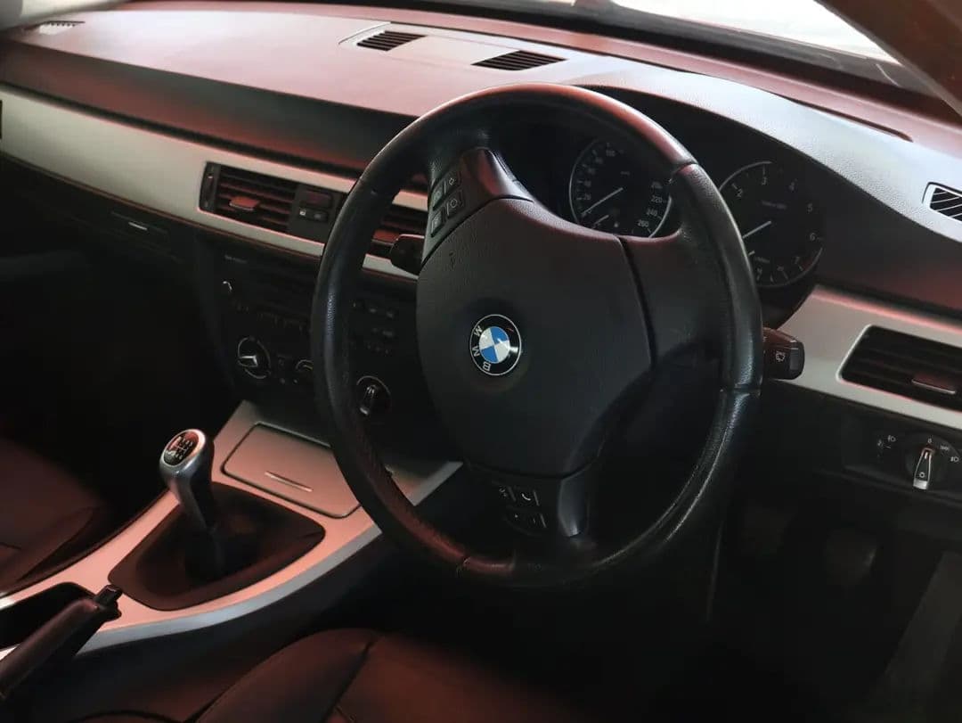 BMW 320I — photo 3