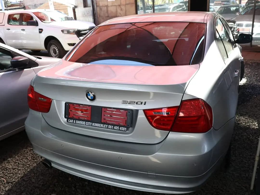 BMW 320I — photo 4