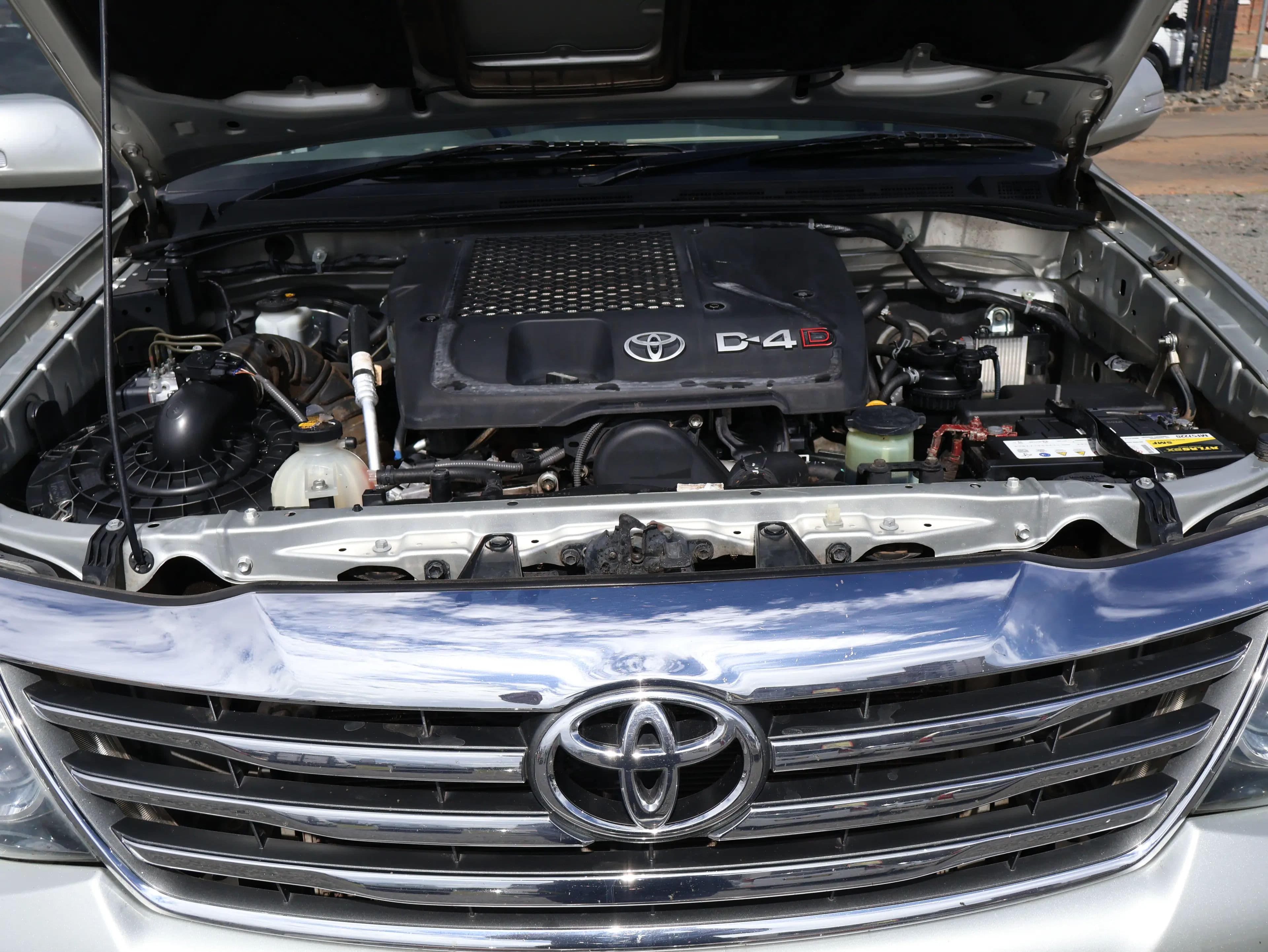 Toyota Fortuner 2.8 — photo 2