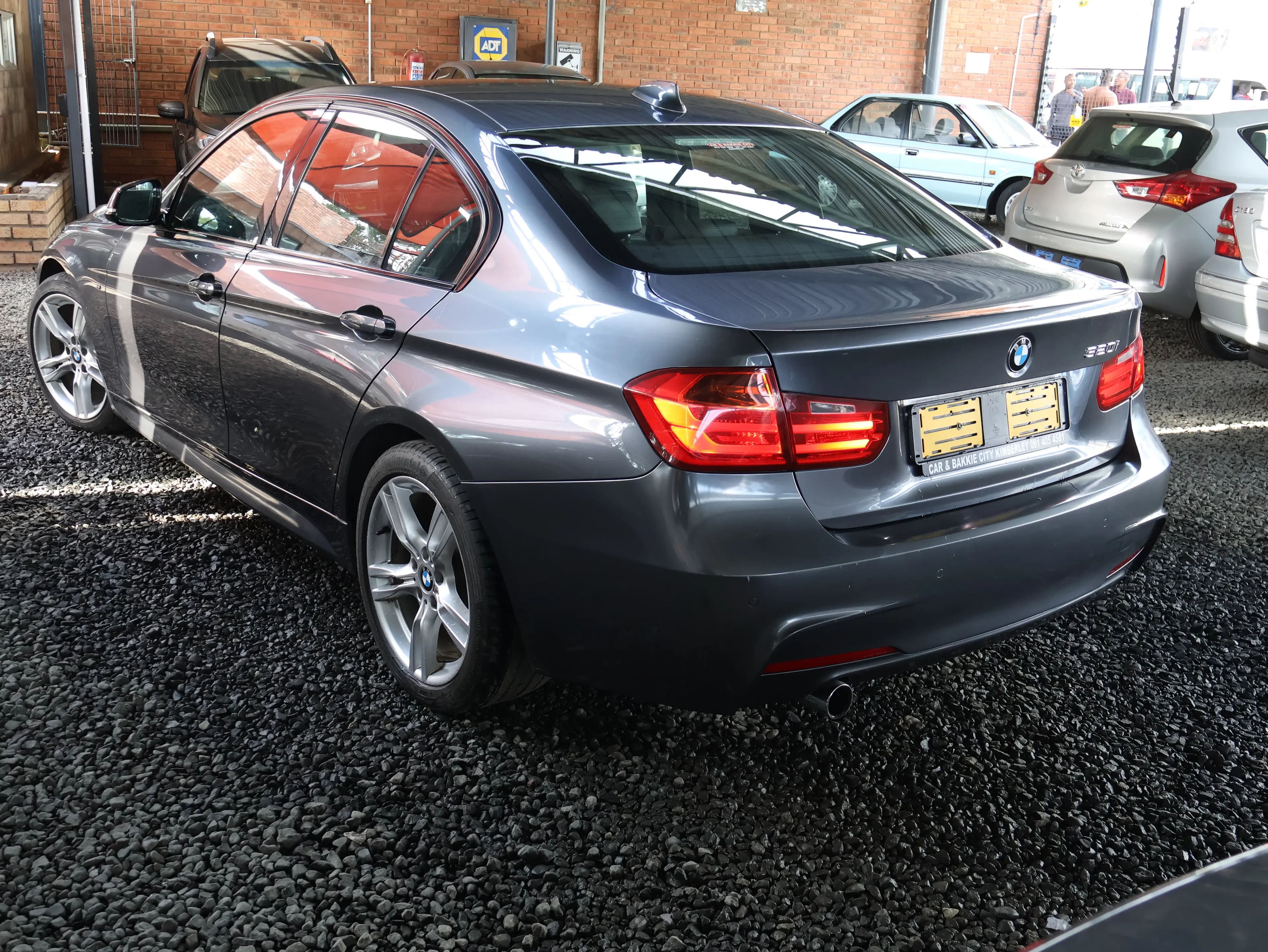 BMW 320i — photo 5