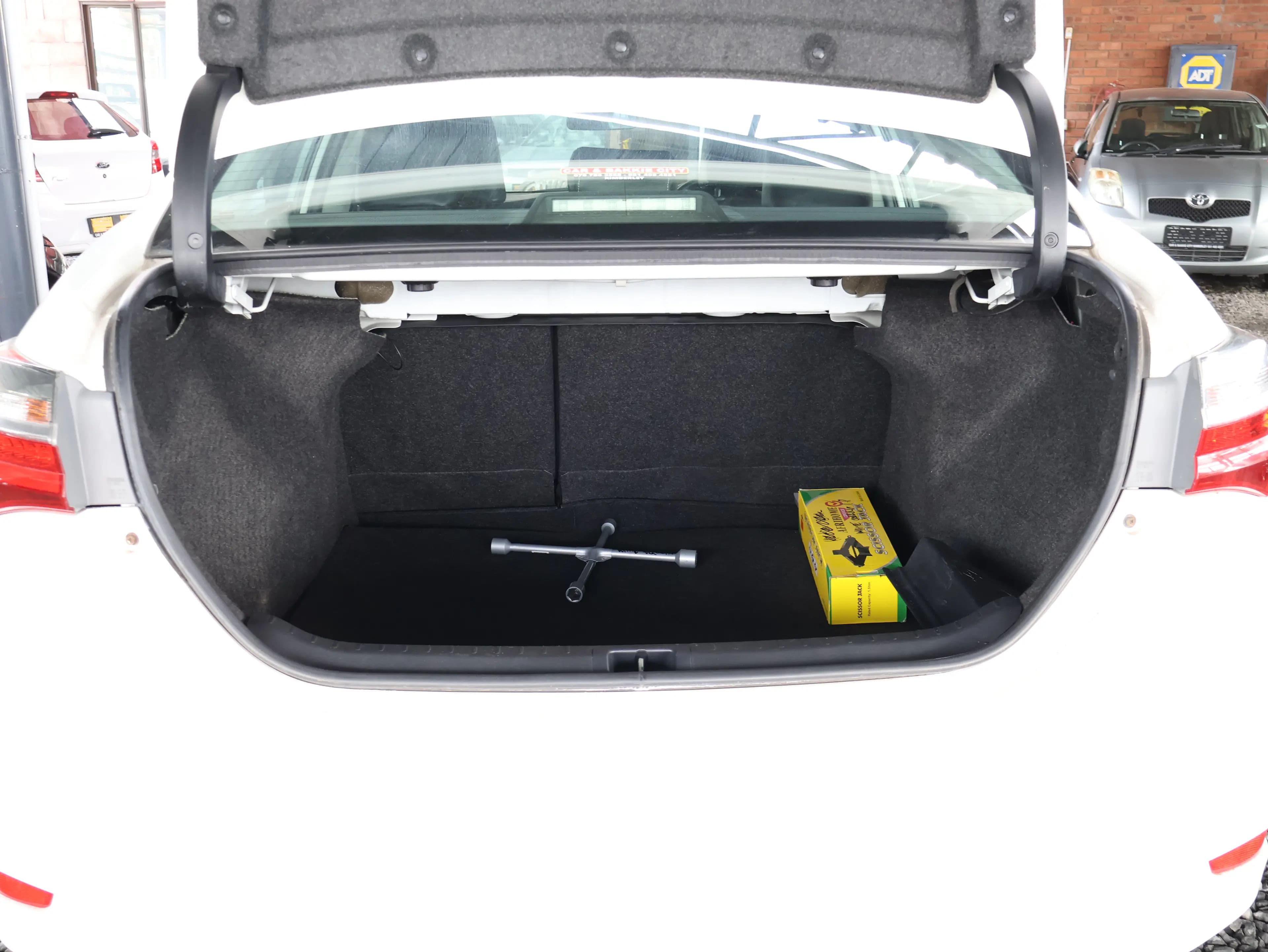 Toyota Corolla 1.8 — photo 3
