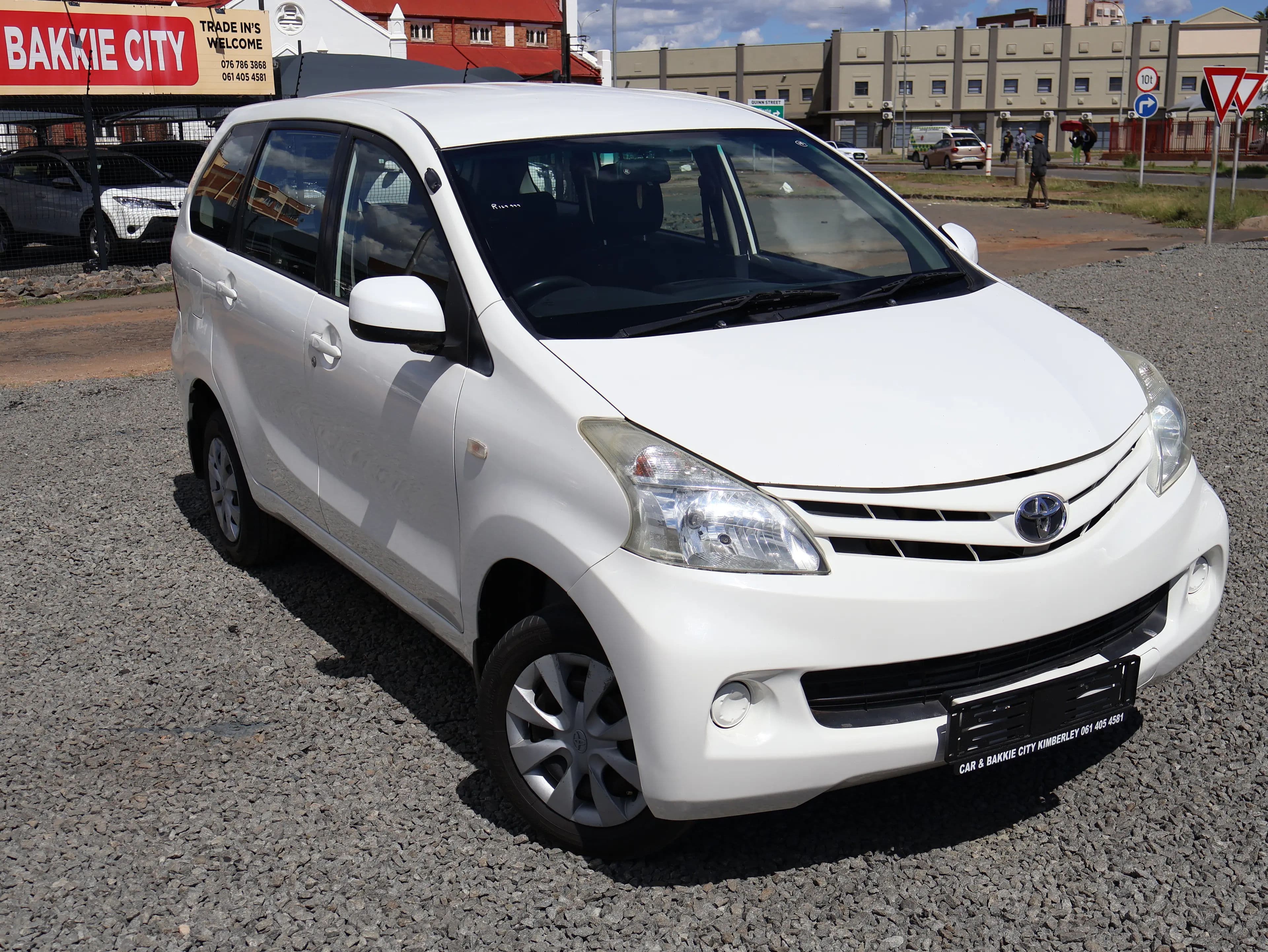 Toyota Avanza White
