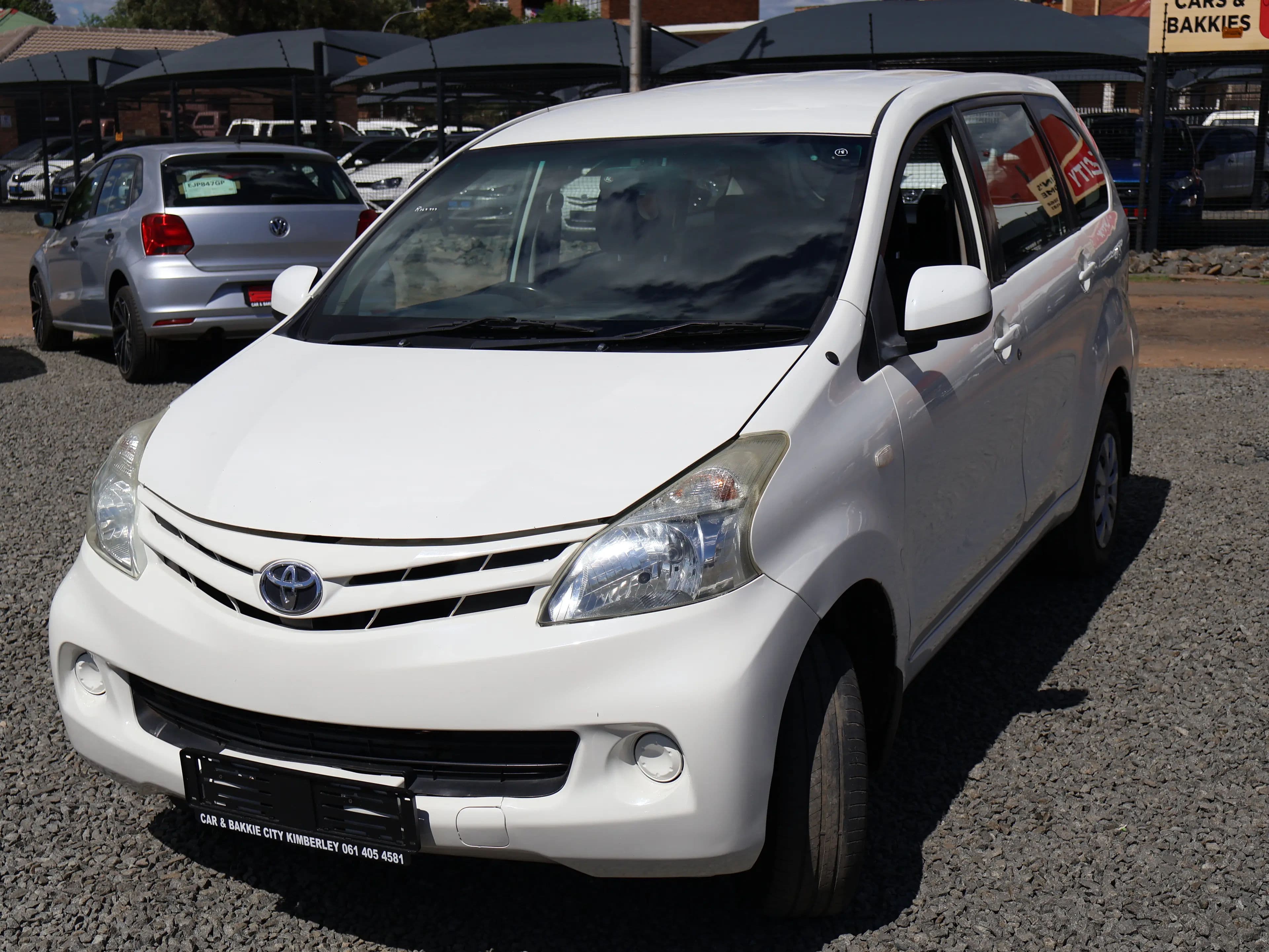 Toyota Avanza White — photo 4