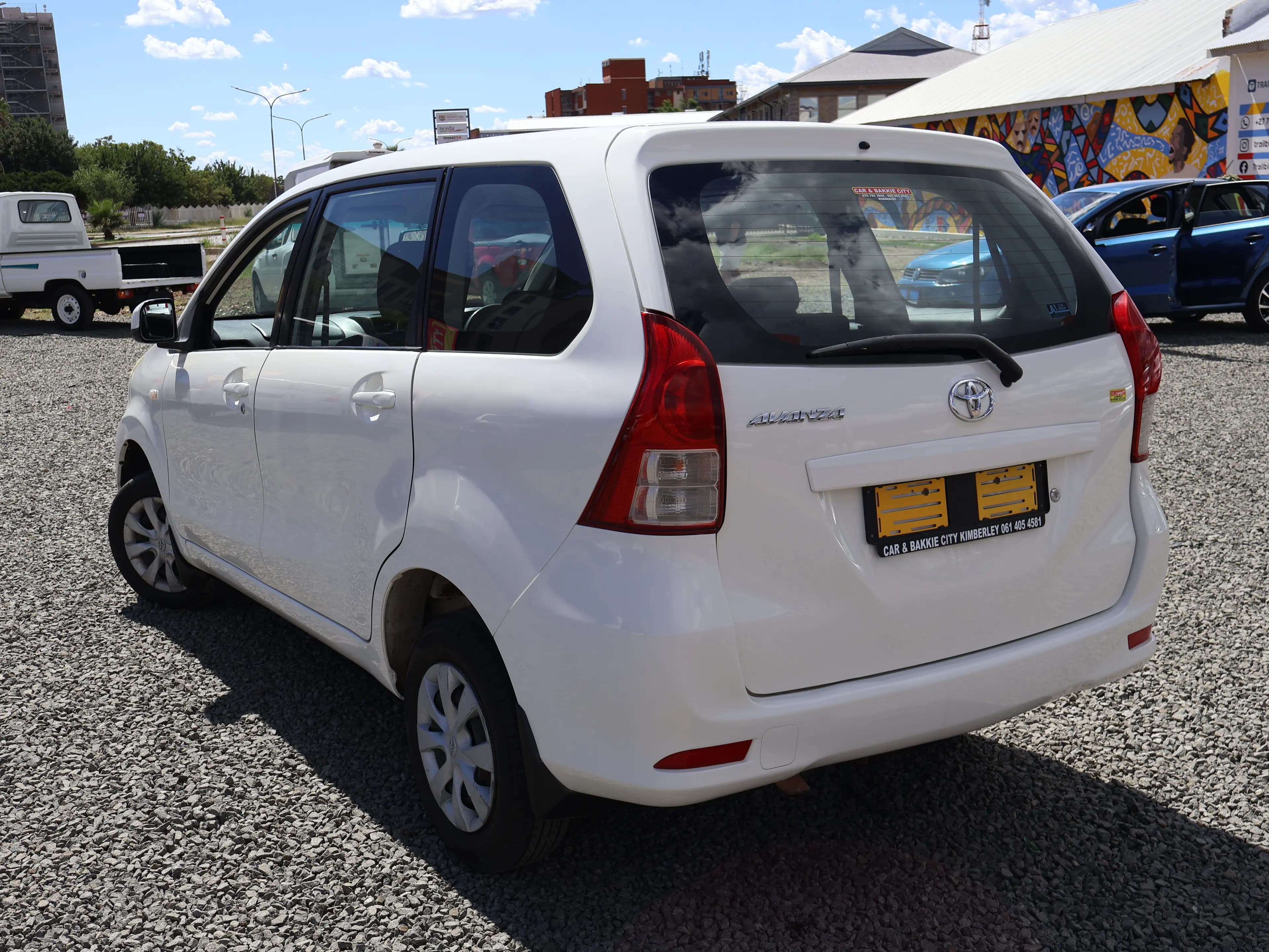 Toyota Avanza White — photo 8