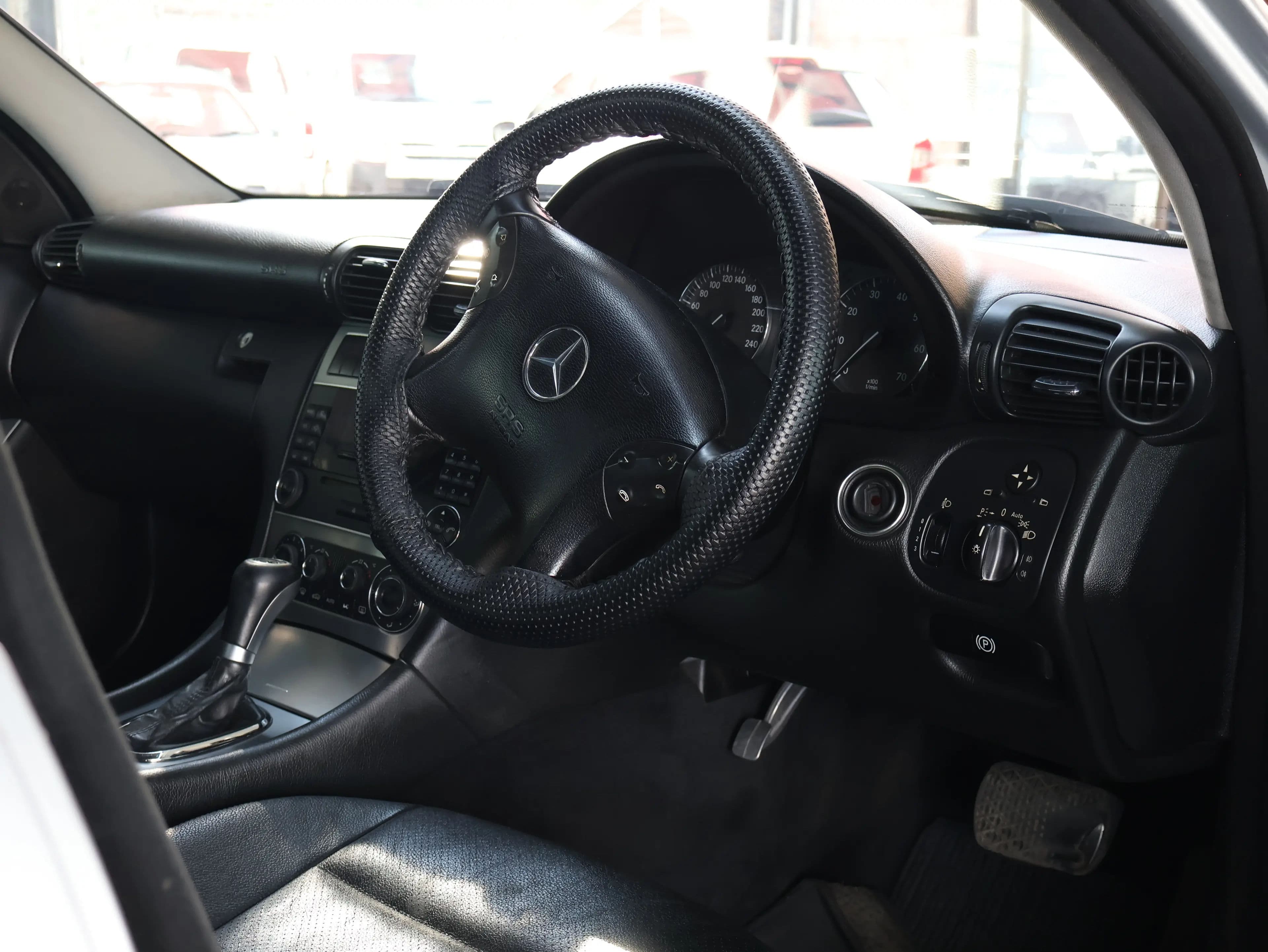 Mercedes Benz C180 — photo 3