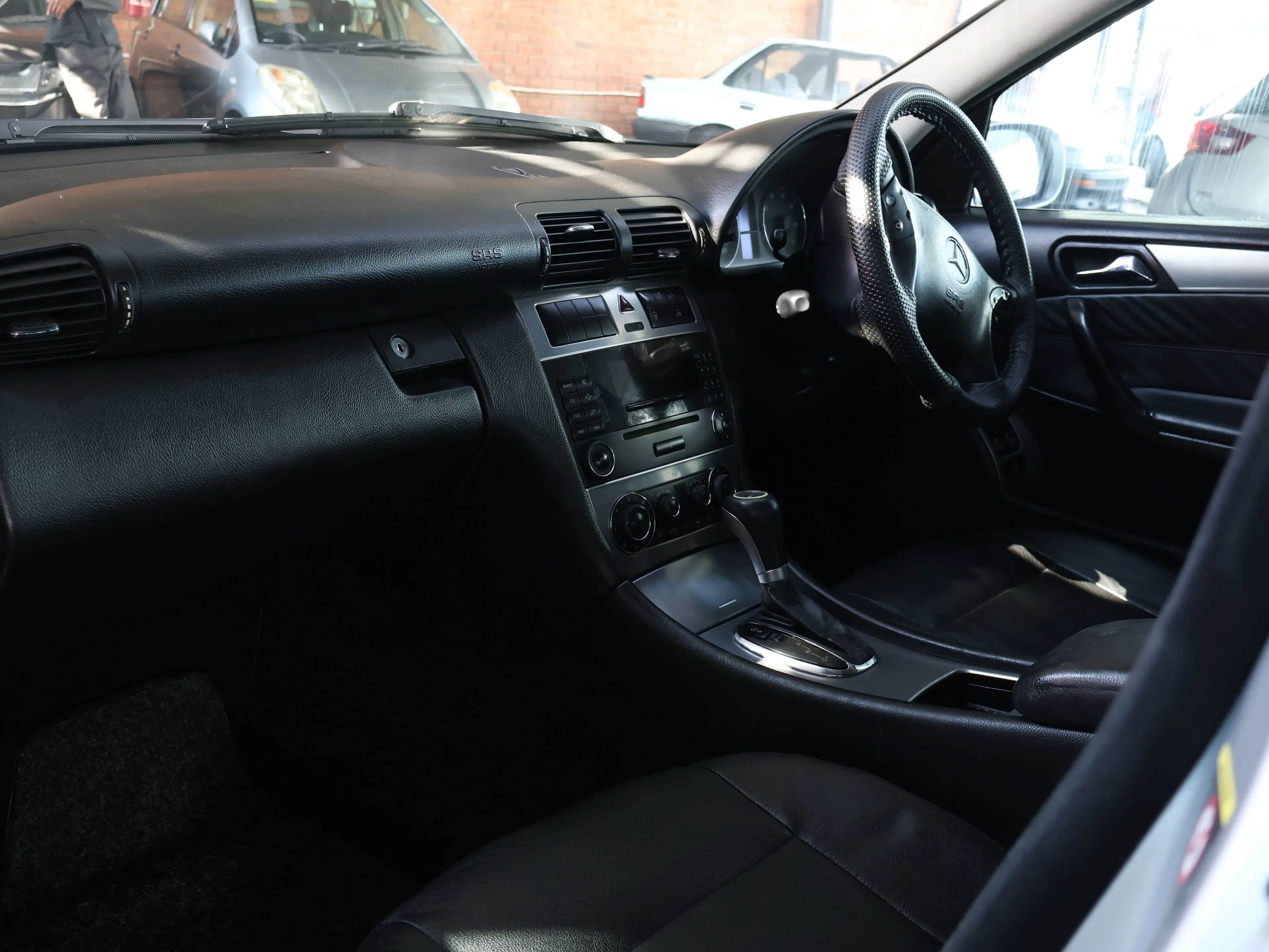 Mercedes Benz C180 — photo 4