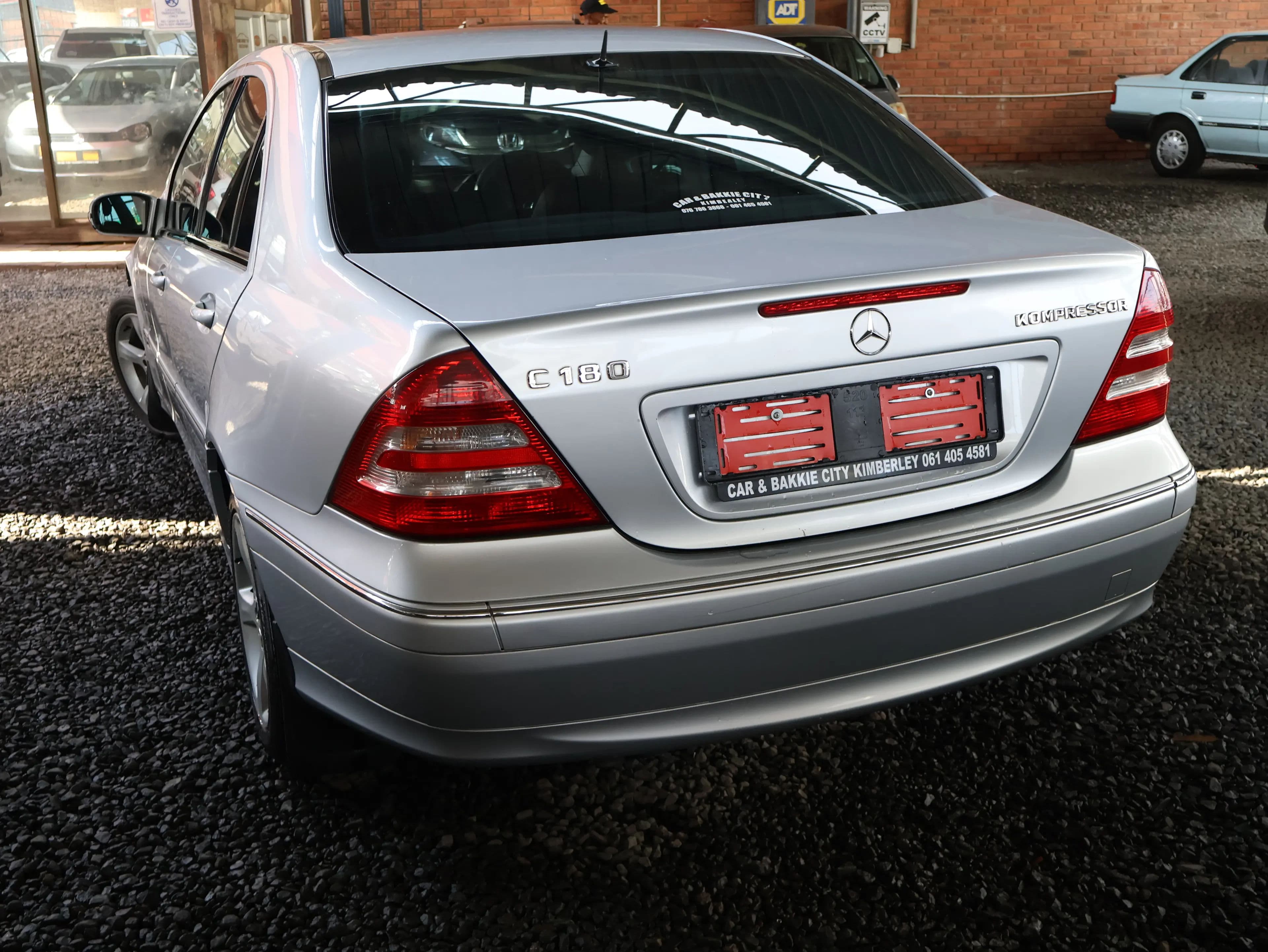 Mercedes Benz C180 — photo 7