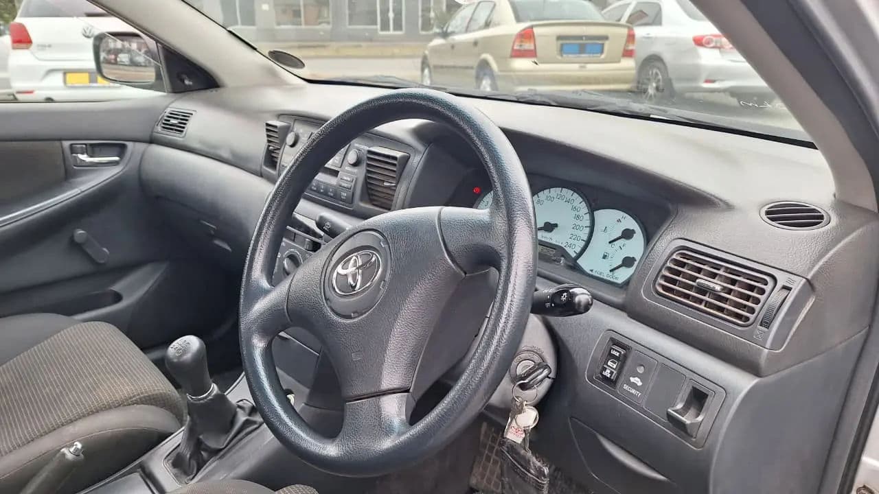 2004 Toyota Corolla — photo 2