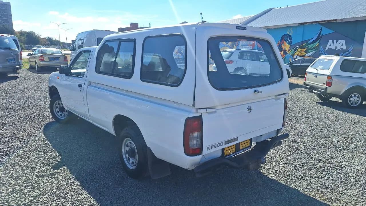 Nissan Np300 Hardbody — photo 2