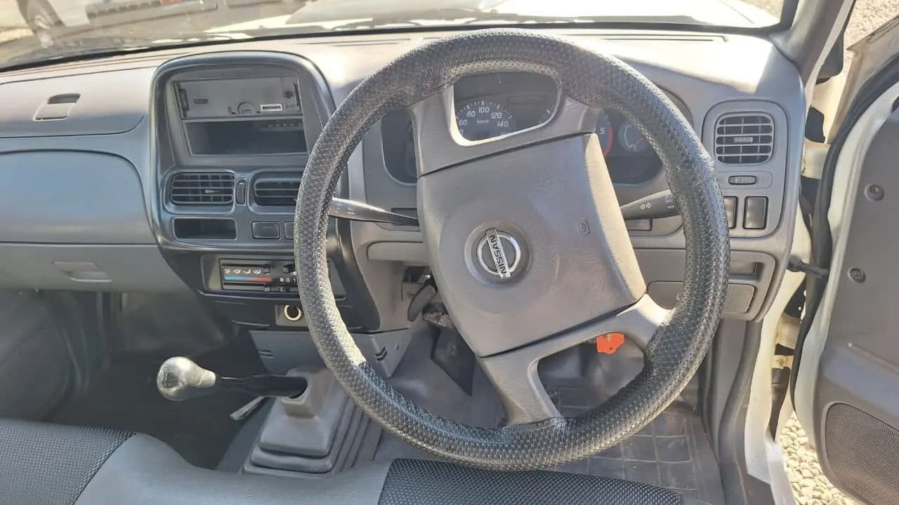 Nissan Np300 Hardbody — photo 4