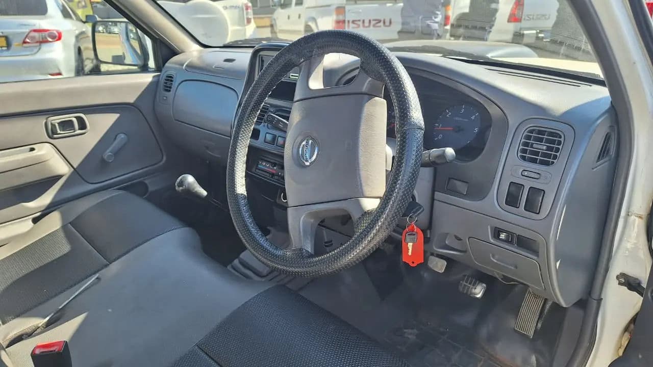 Nissan Np300 Hardbody — photo 5