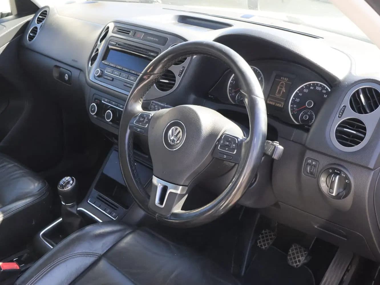 VW Tiguan — photo 2