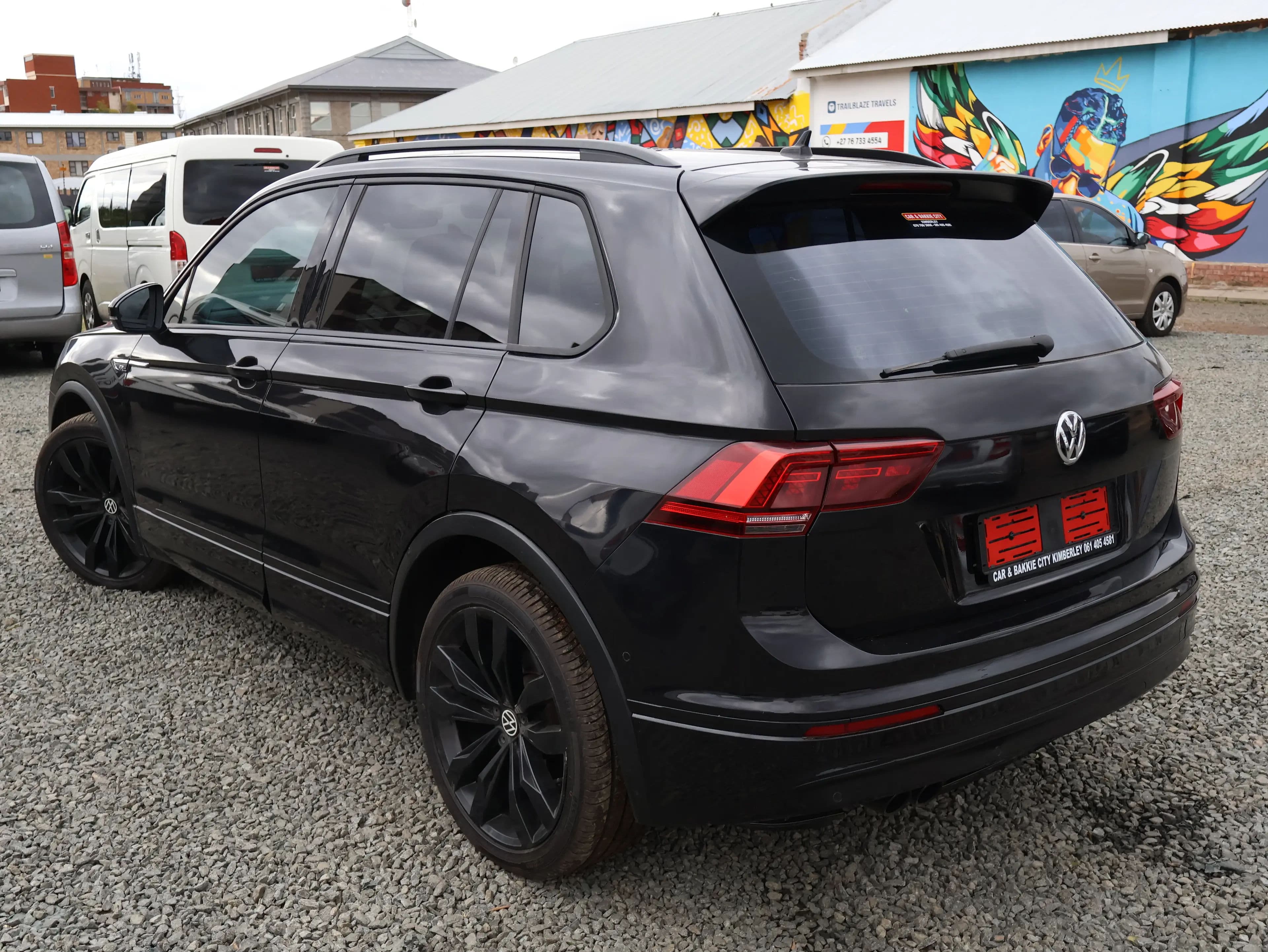 2020 VW Tiguan R Line — photo 2