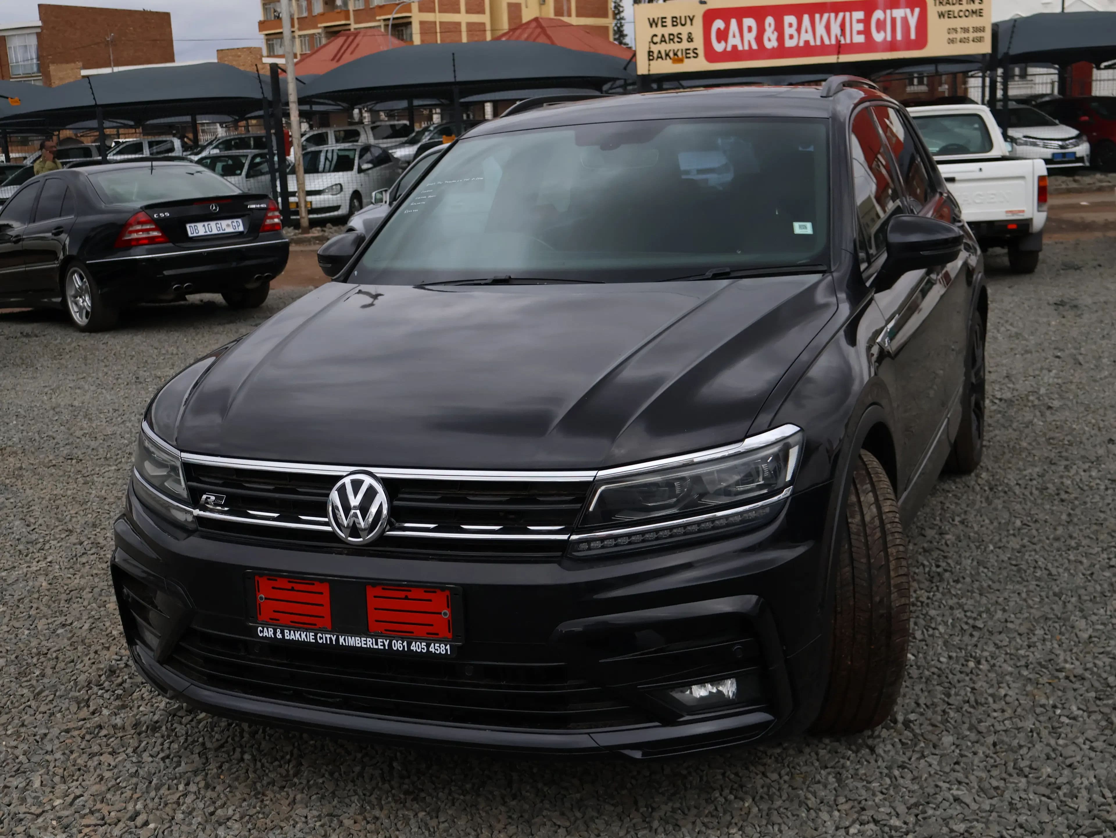 2020 VW Tiguan R Line — photo 3