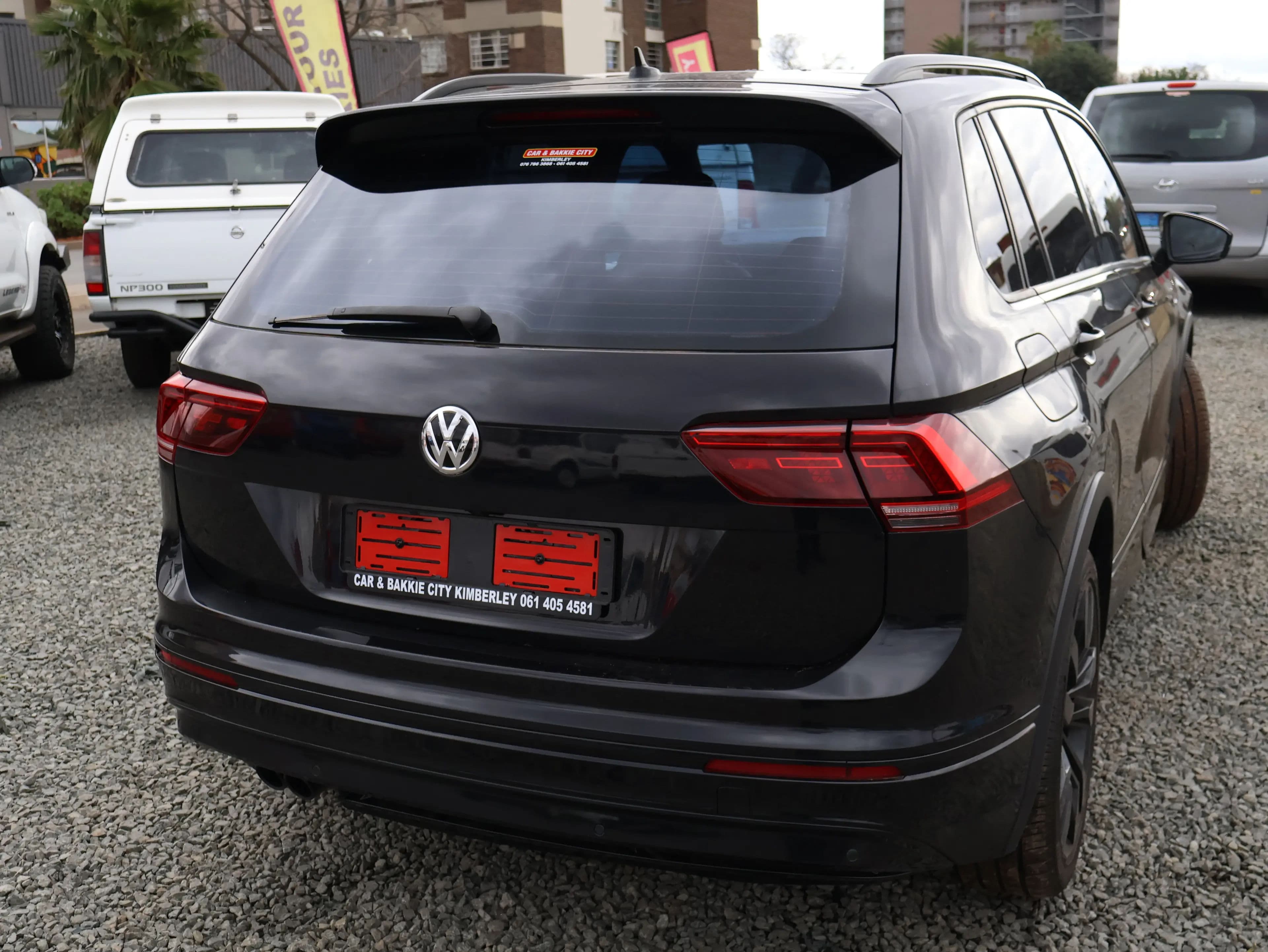 2020 VW Tiguan R Line — photo 5