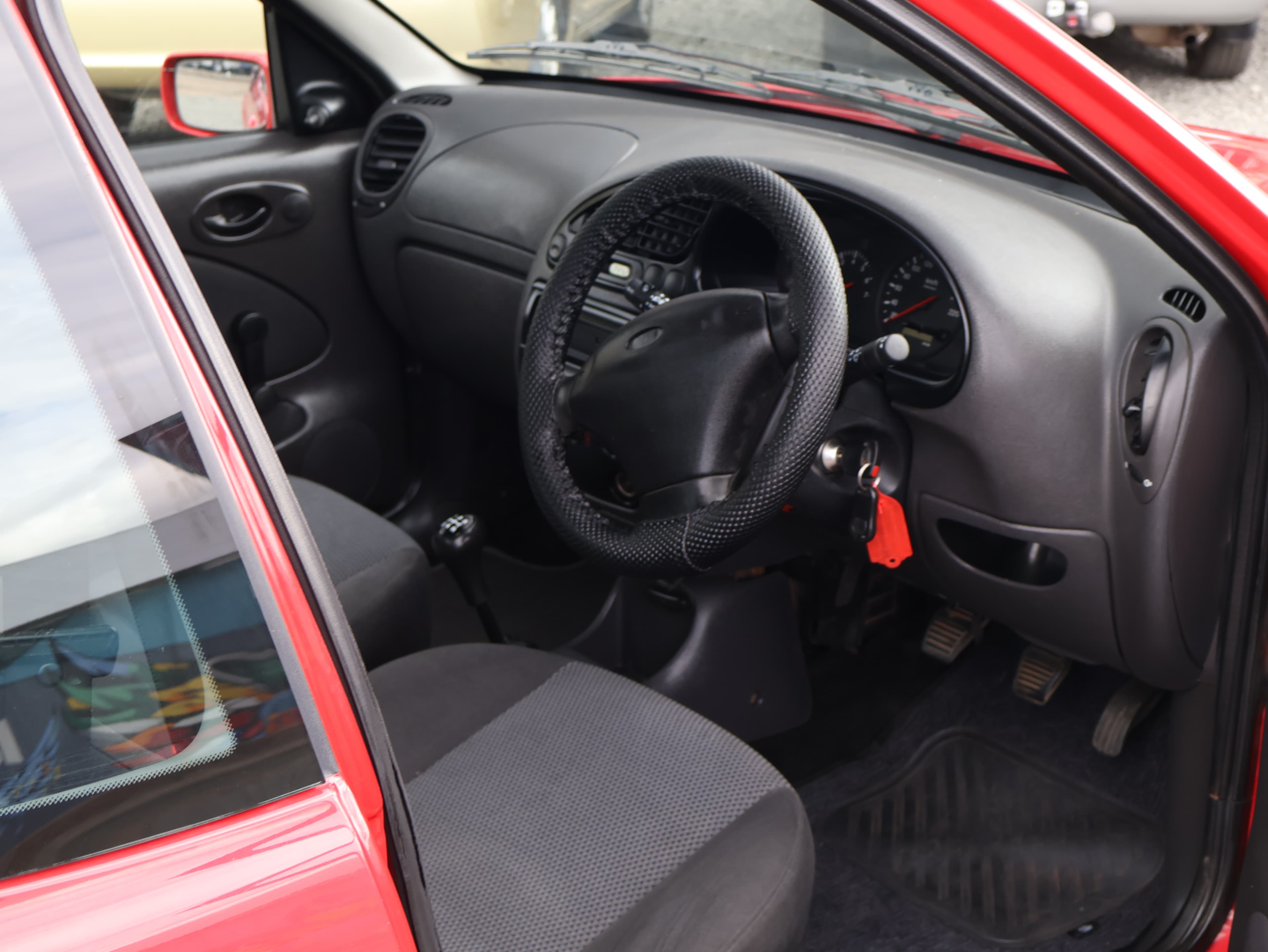 2008 Ford Bantam Red image 8