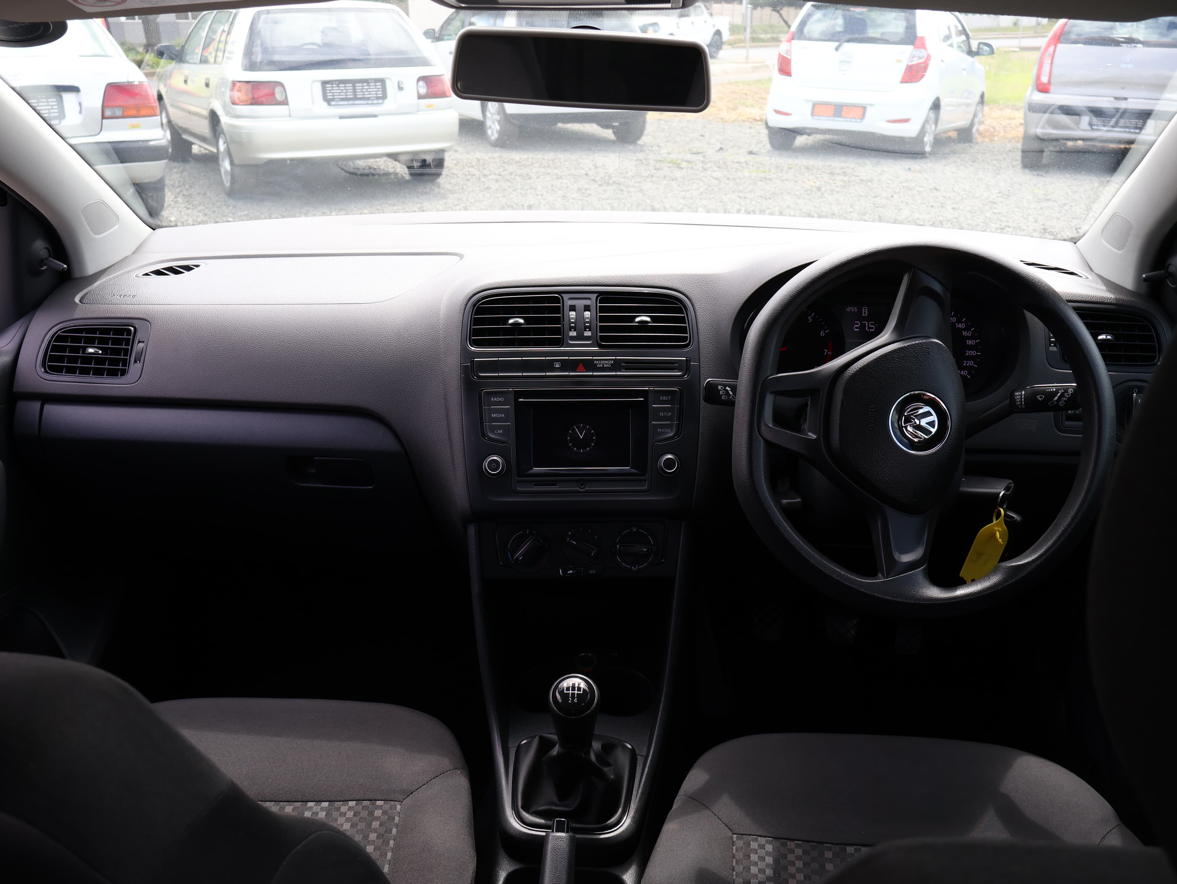 2015 Volkswagen Polo image 2