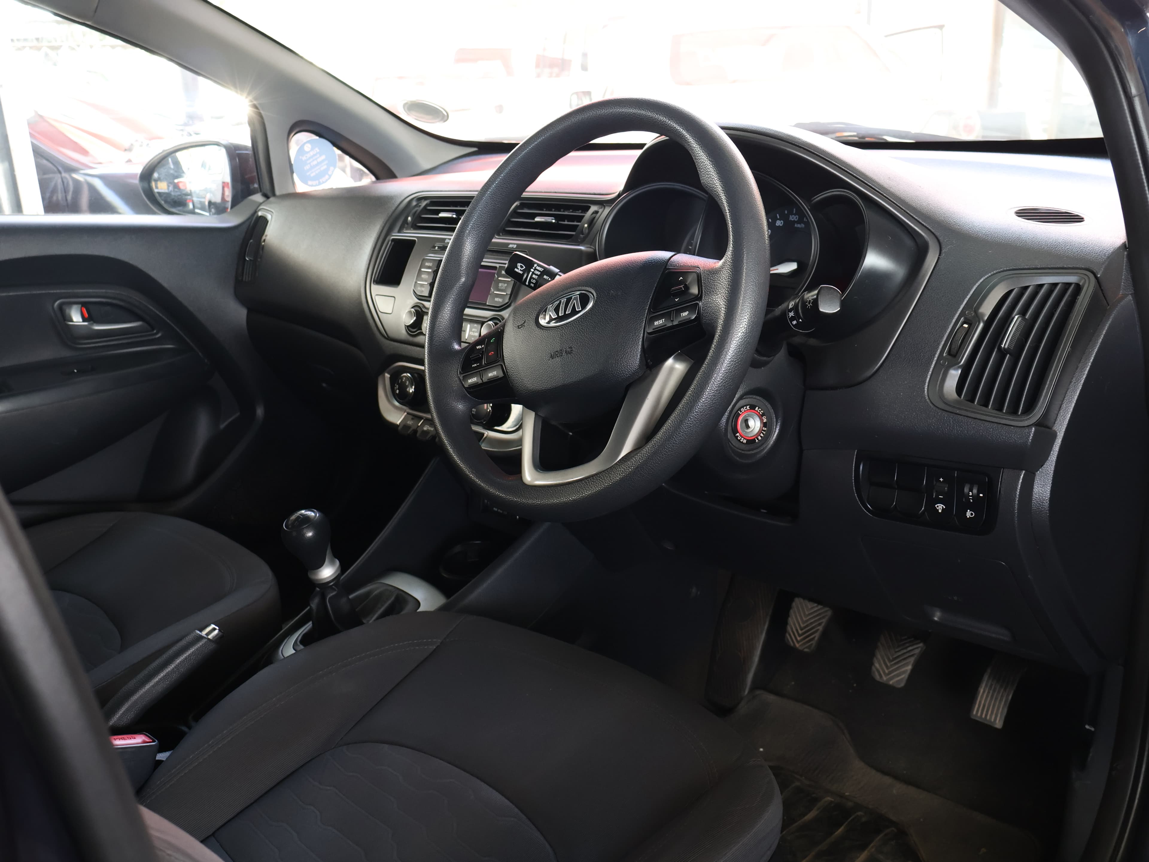 2015 KIA RIO image 3