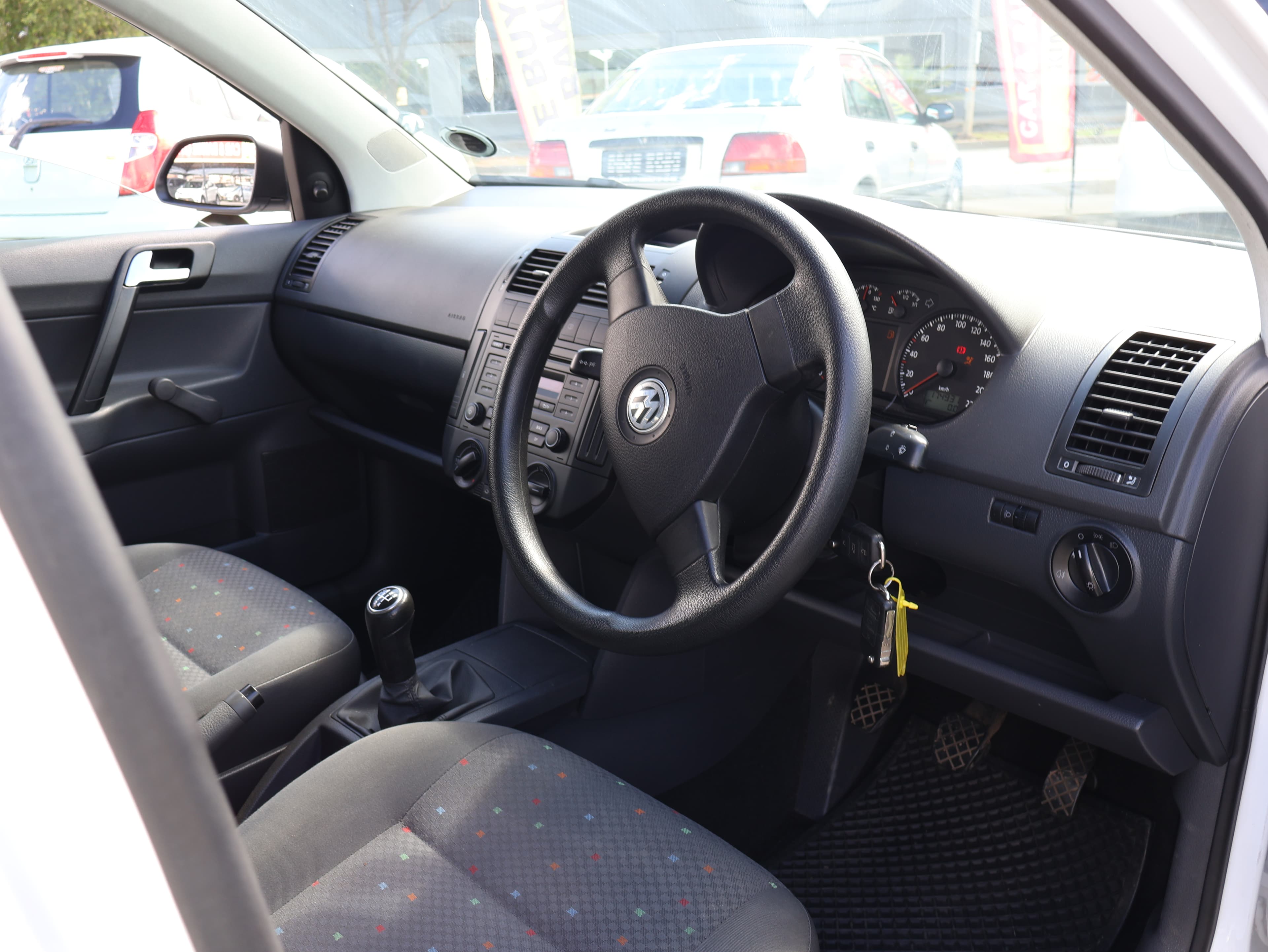 2011 Volkswagen Polo image 5
