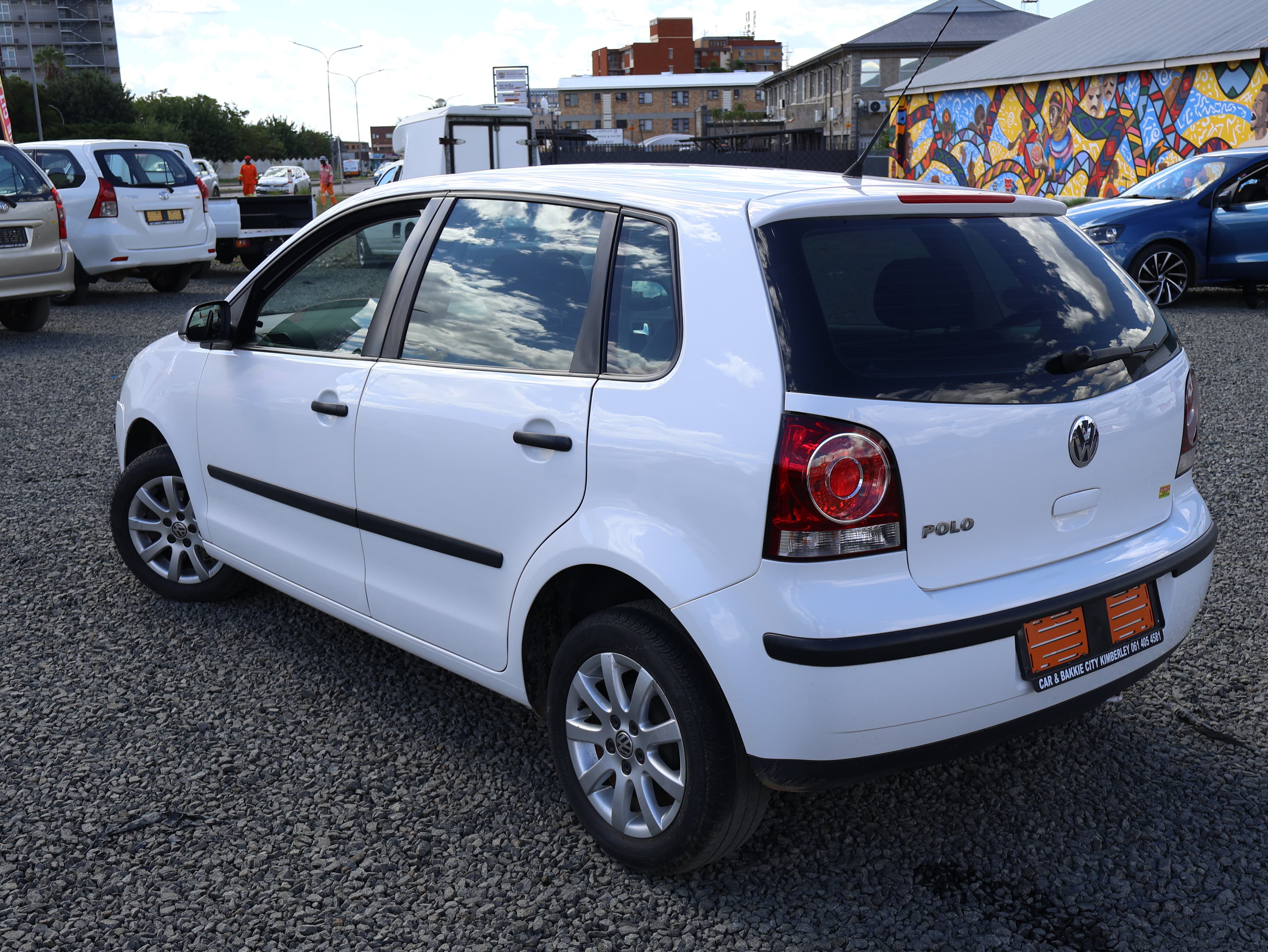 2011 Volkswagen Polo image 2