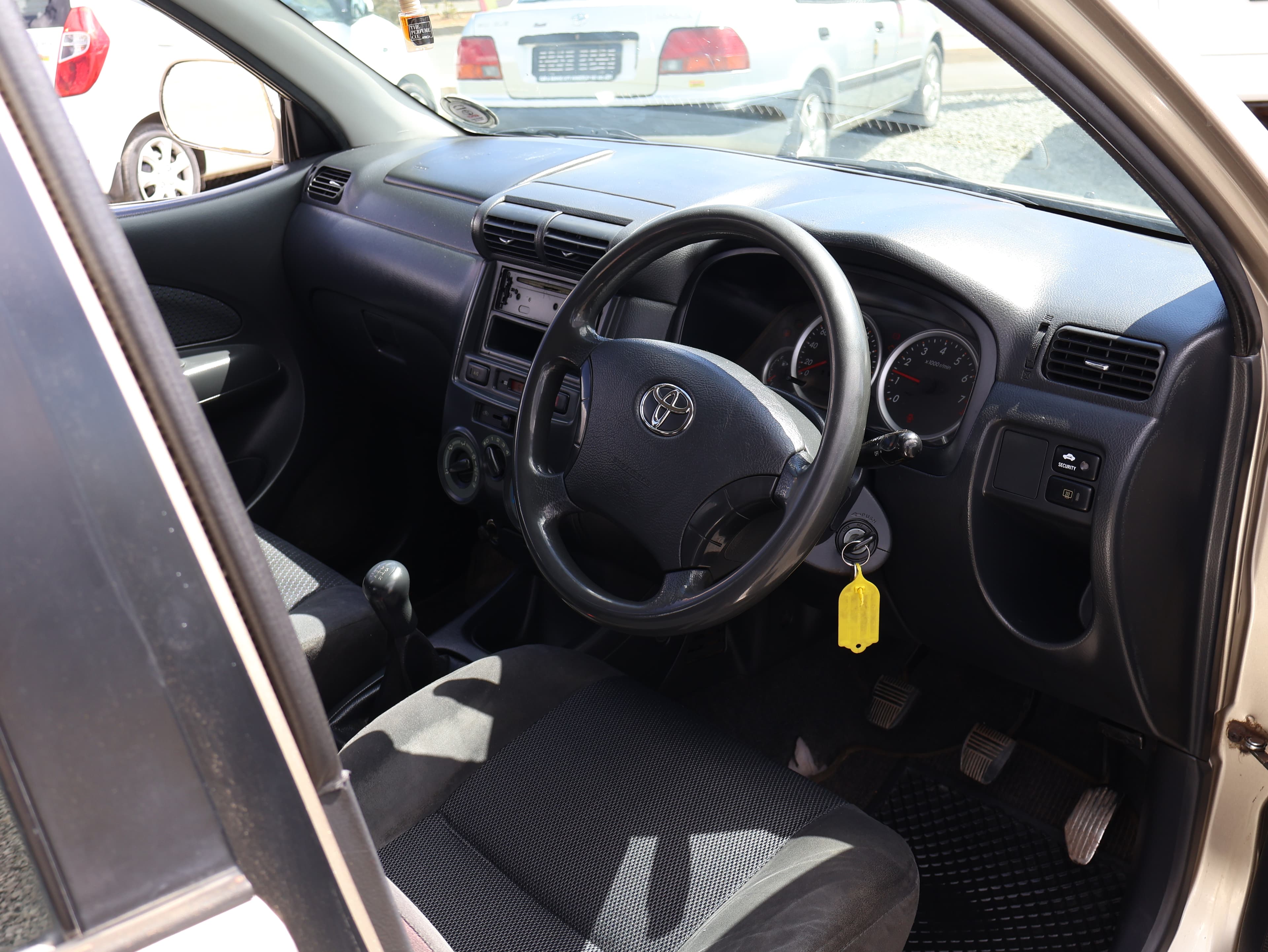 2014 Toyota Avanza image 2