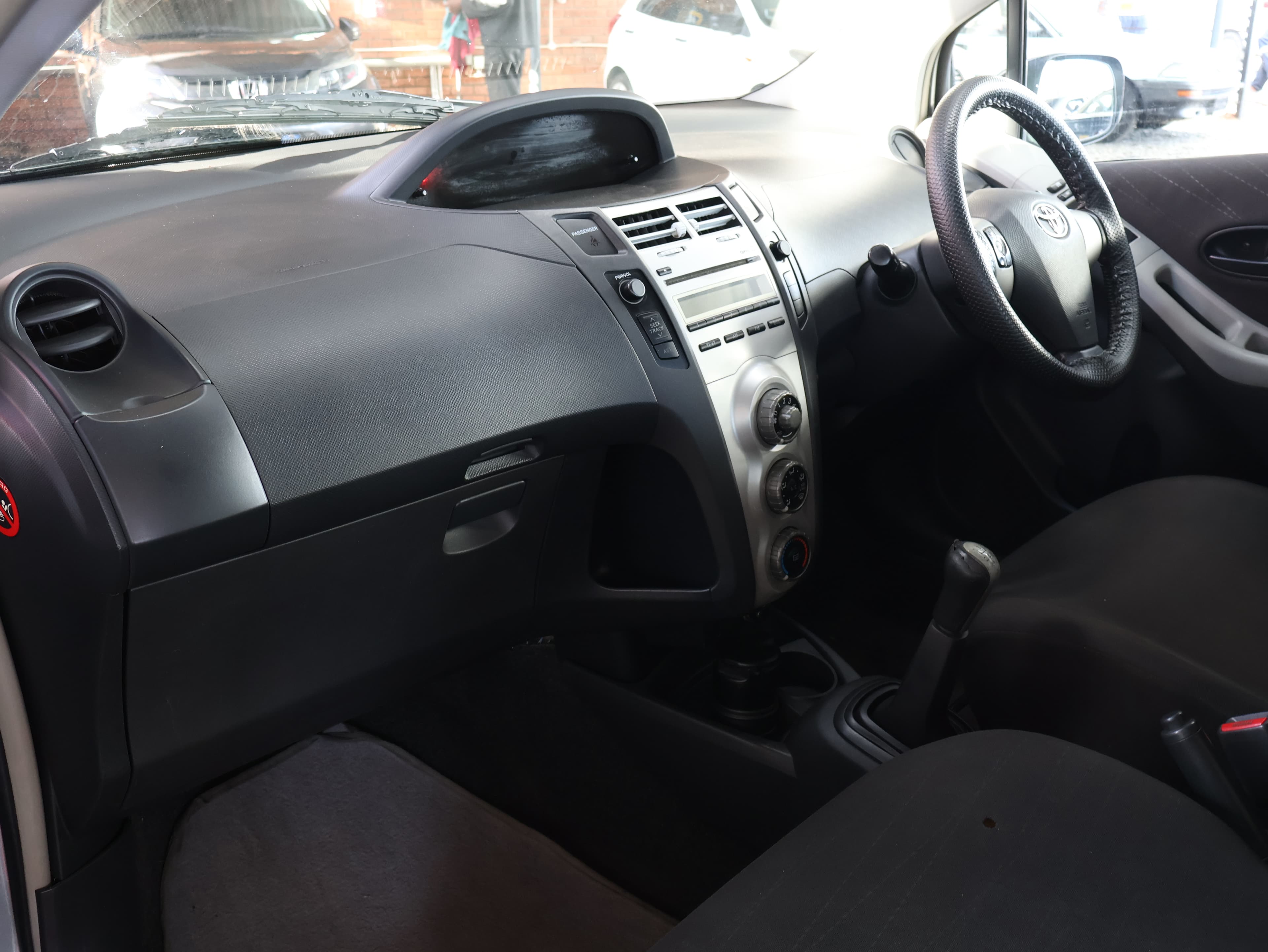 2014 Toyota Yaris image 3