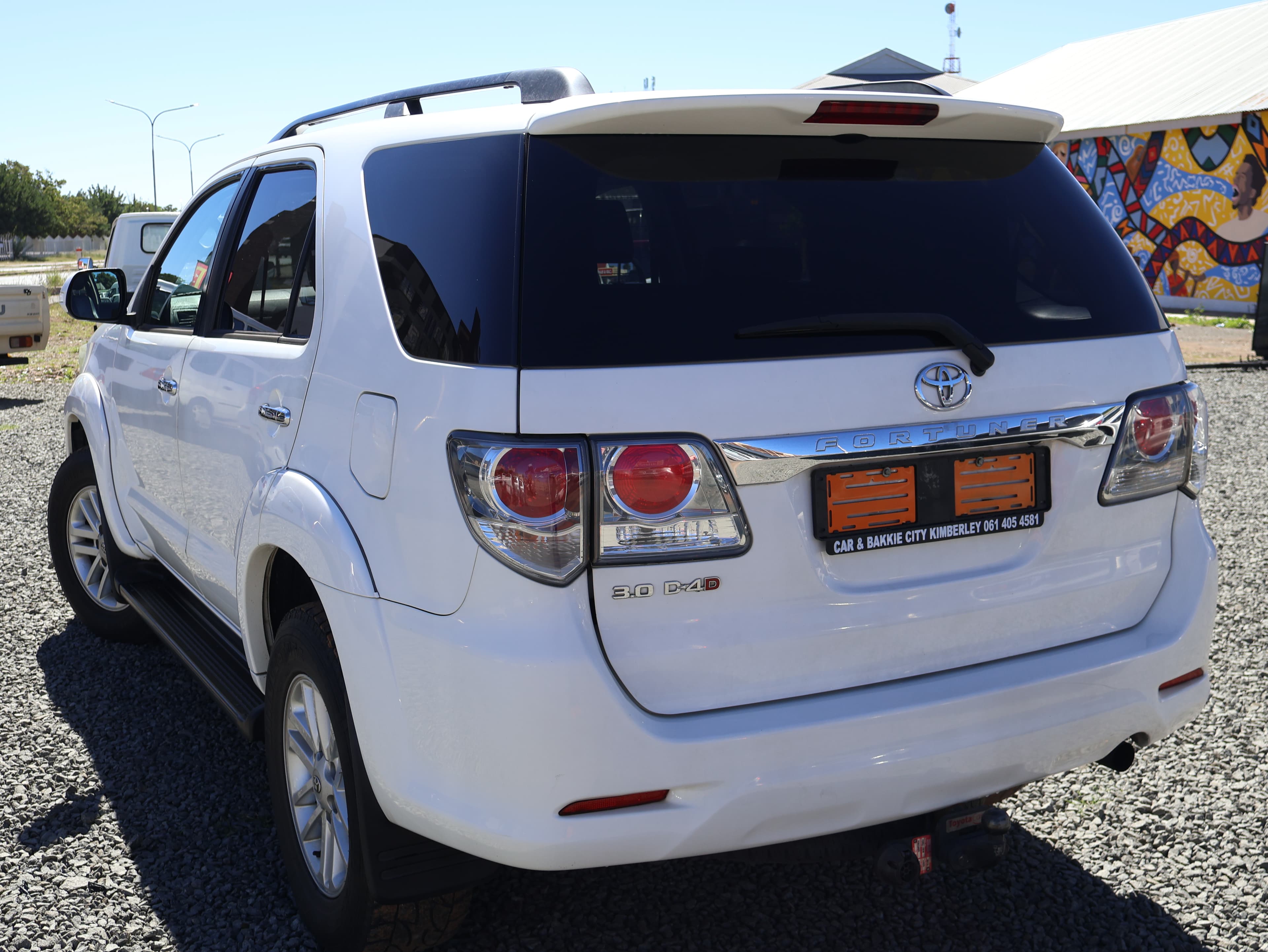 2014 Toyota Fortuner image 4