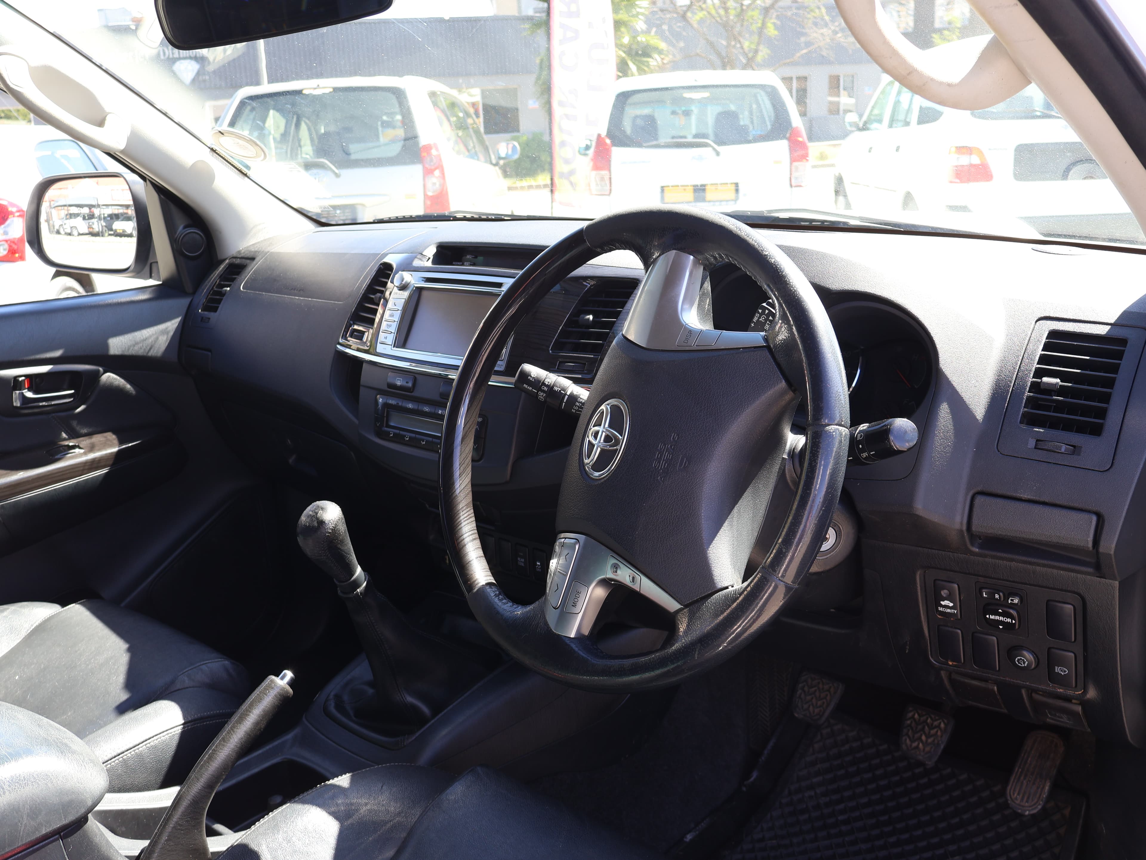 2014 Toyota Fortuner image 6
