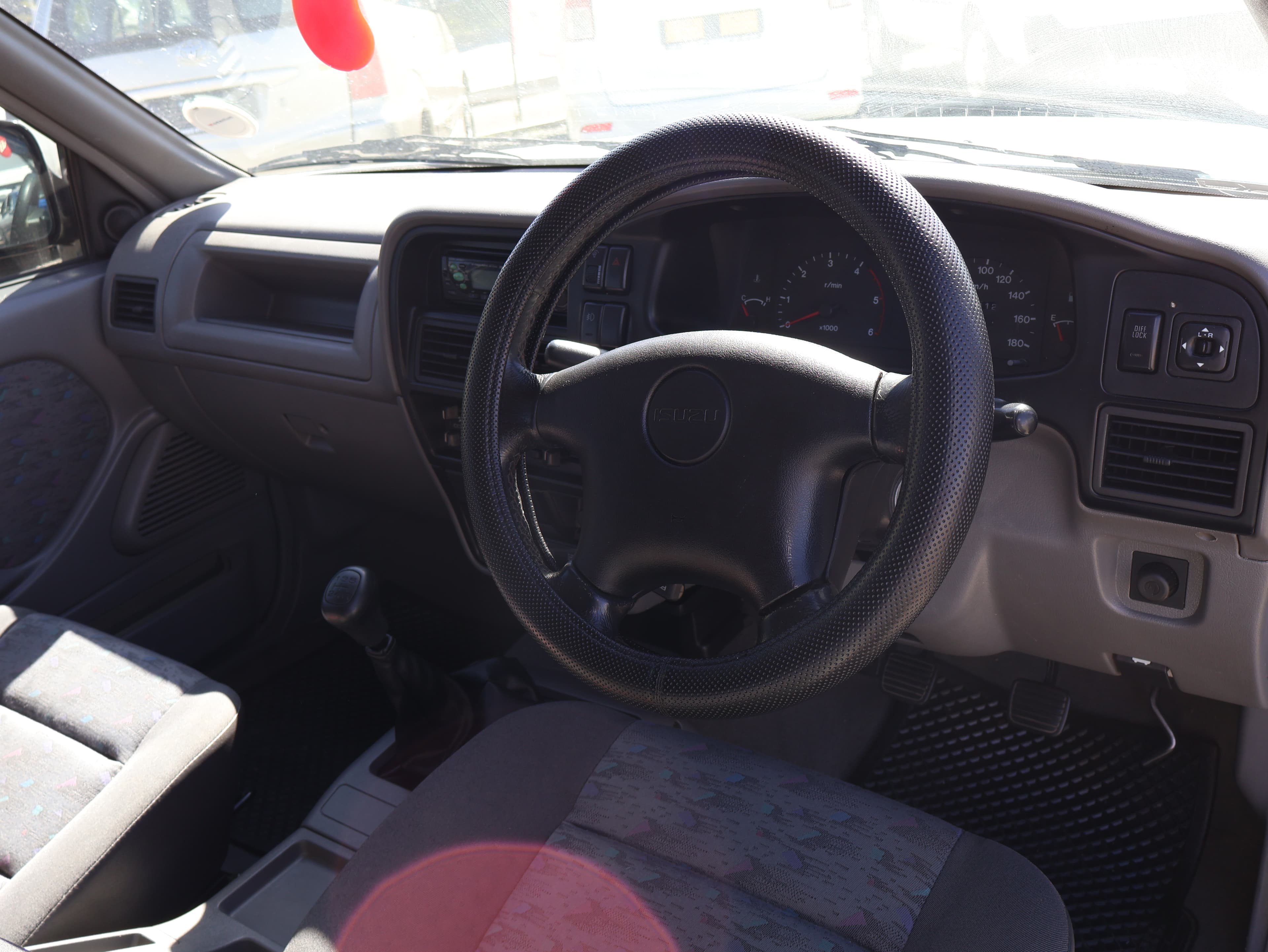 2001 Isuzu KB280 image 2