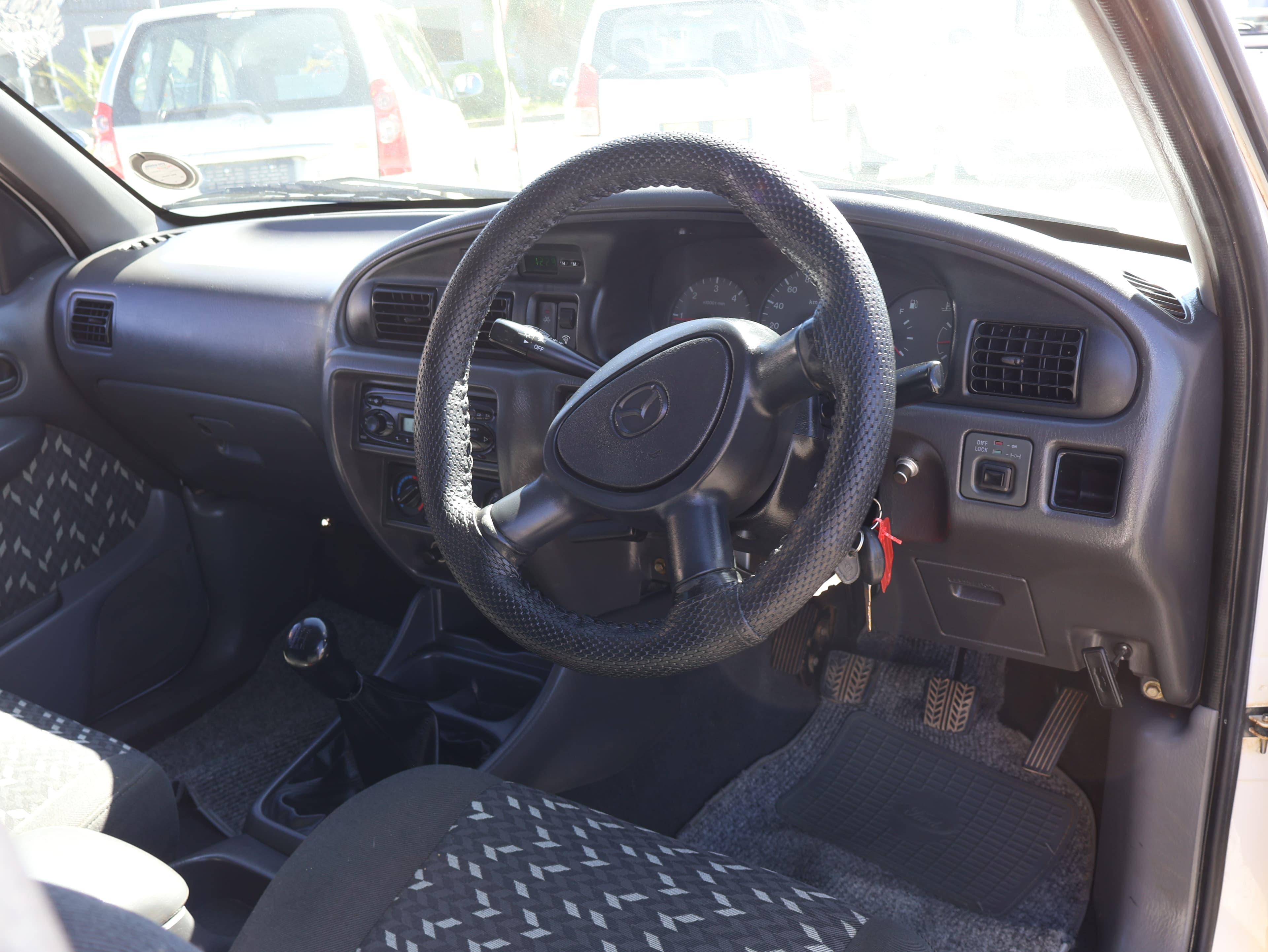 2003 Mazda B2500 image 8
