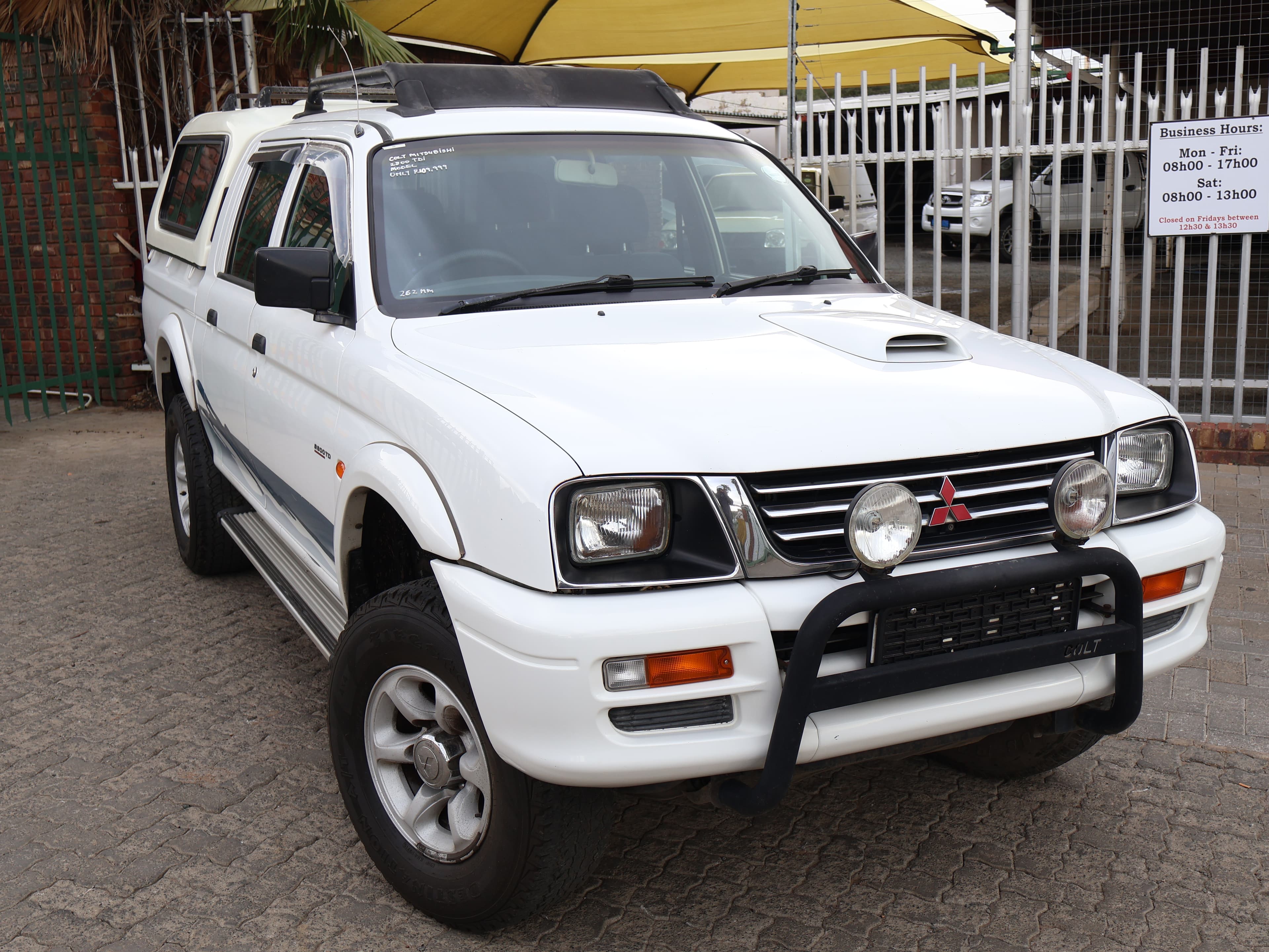 1998 Mitsubishi Colt image 1