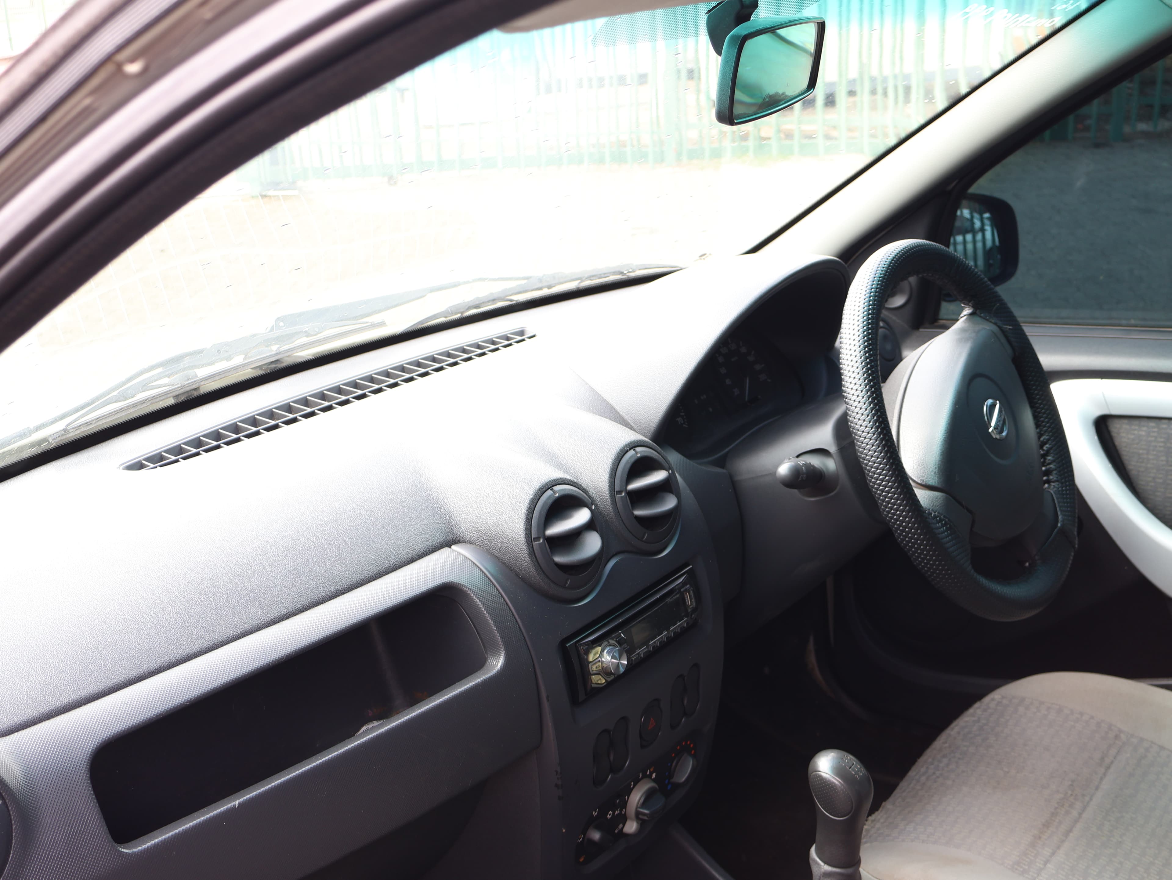 2010 Nissan NP200 image 5