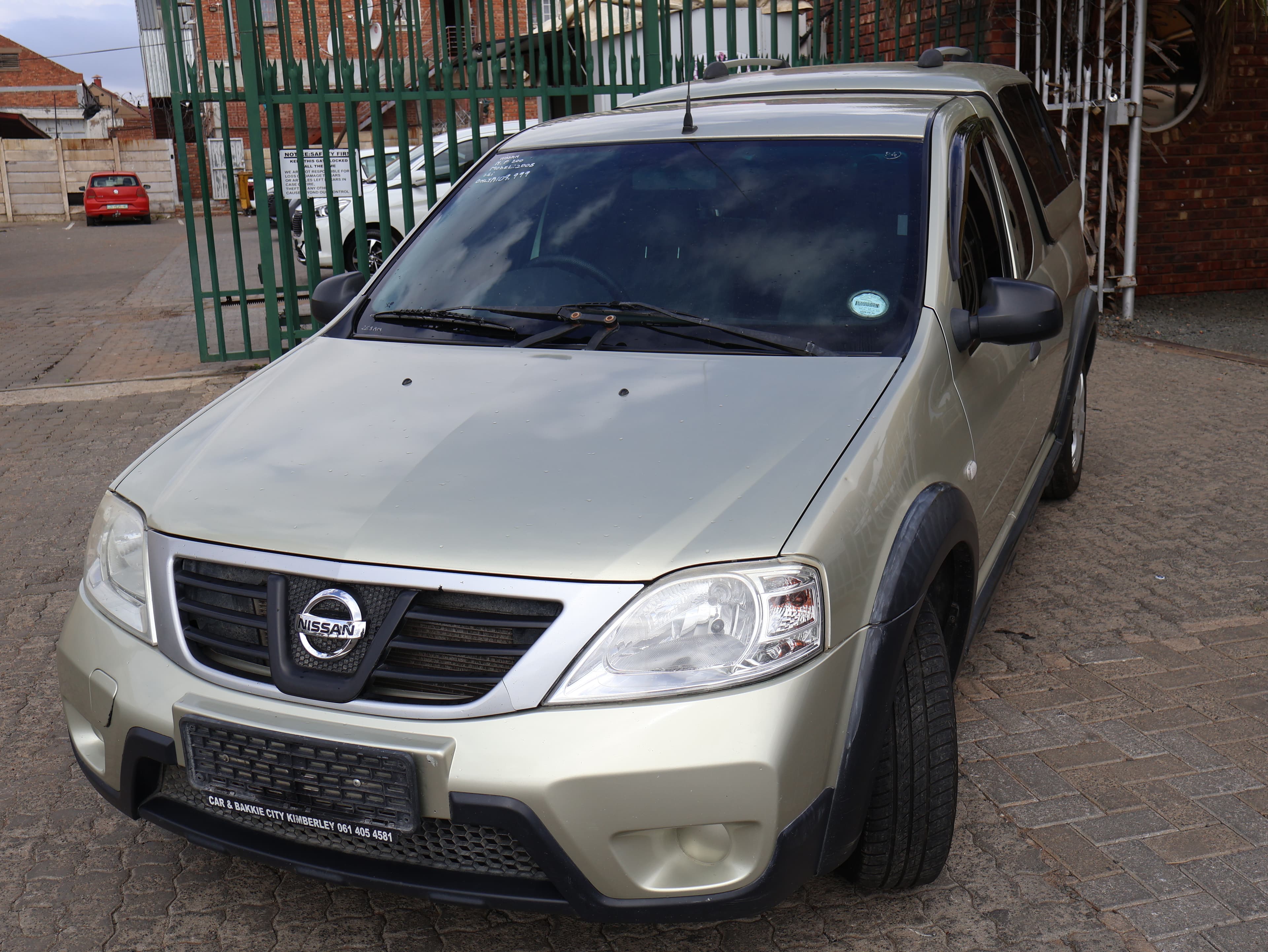 2010 Nissan NP200 image 2
