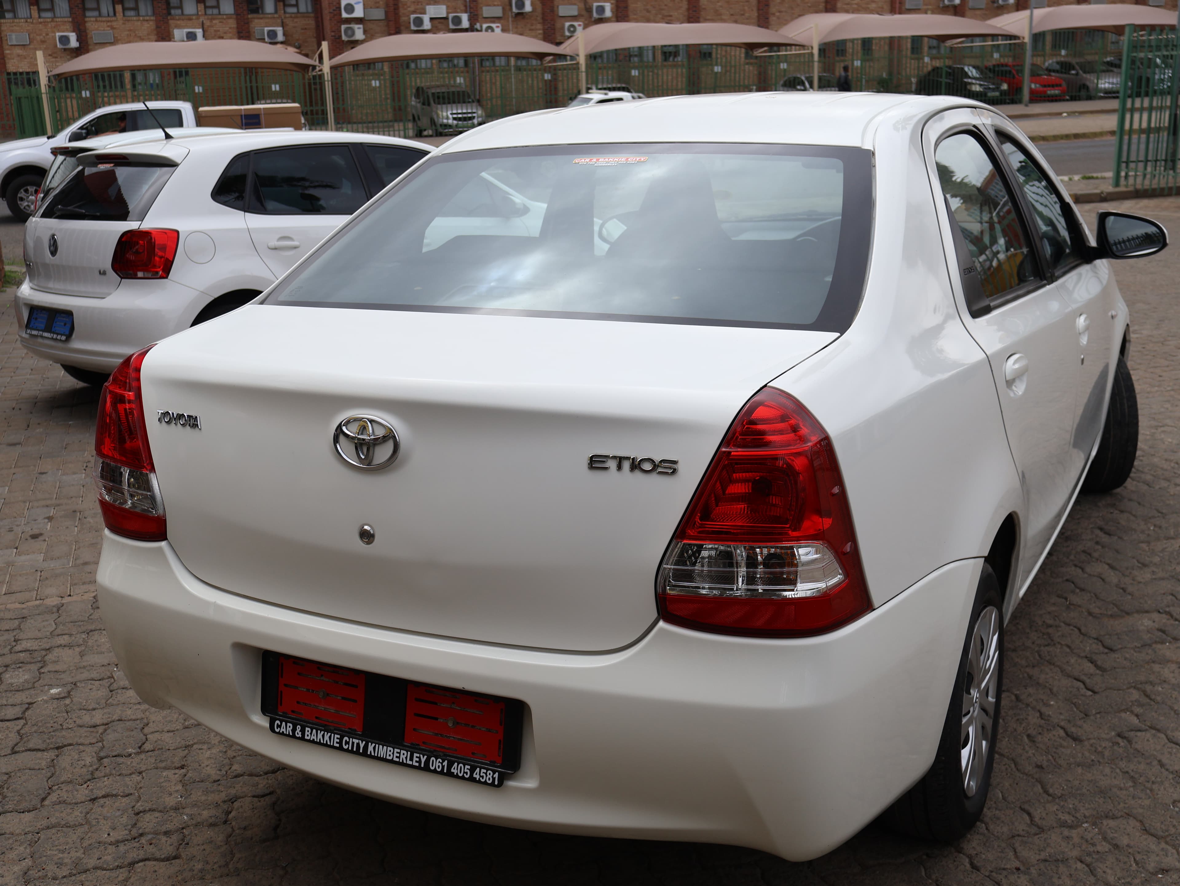 2014 Toyota Etios image 4