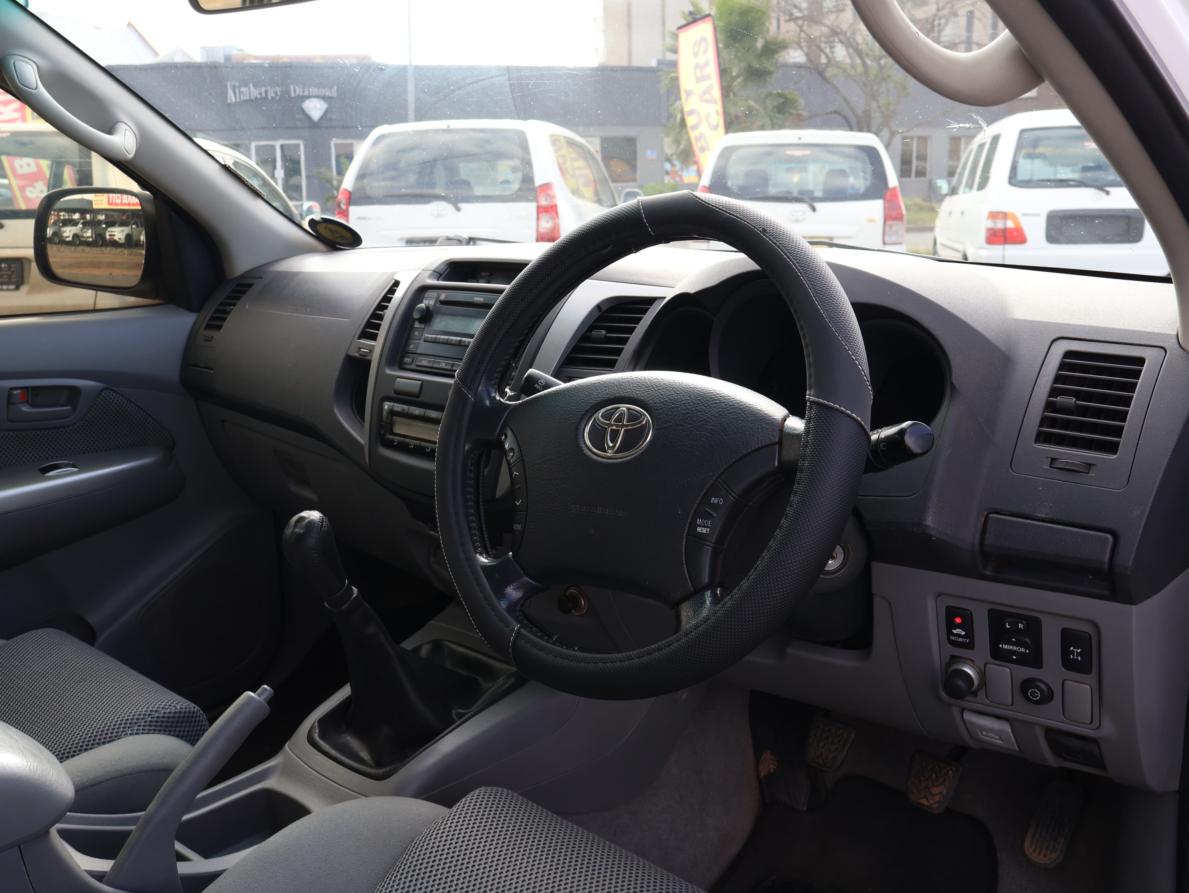 2011 Toyota Hilux image 6