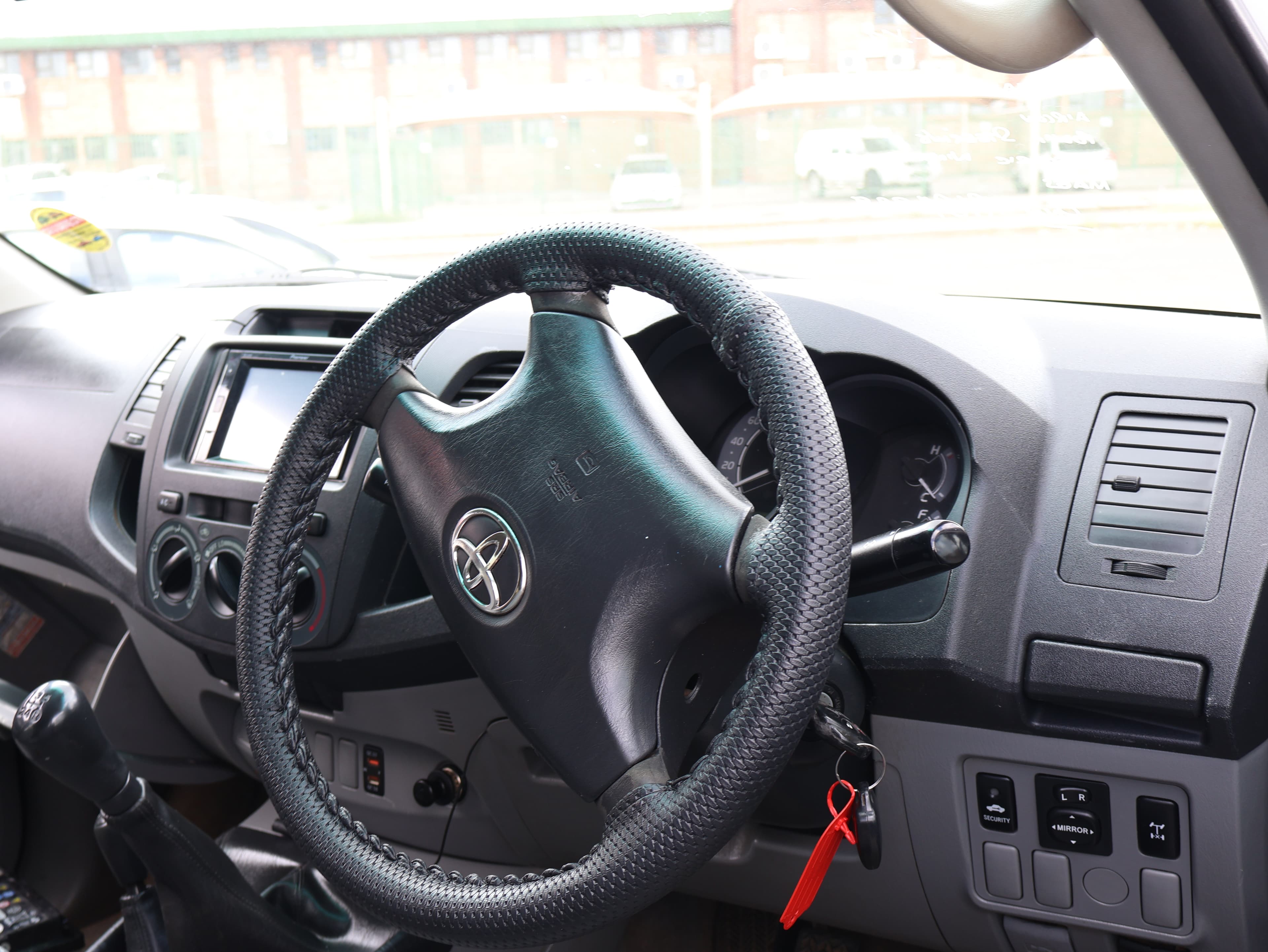 2011 Toyota Hilux image 5