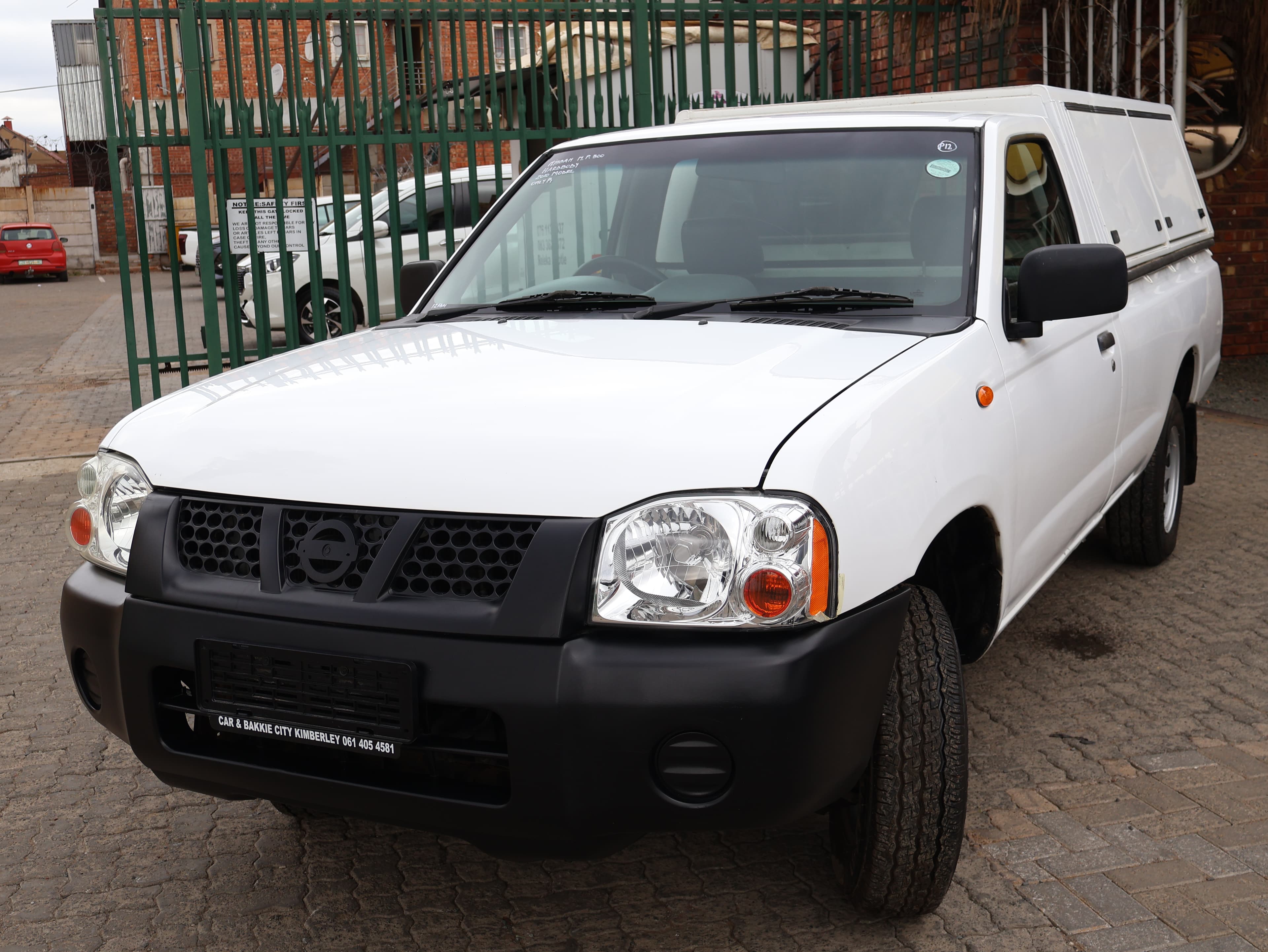 2009 Nissan NP300 image 2