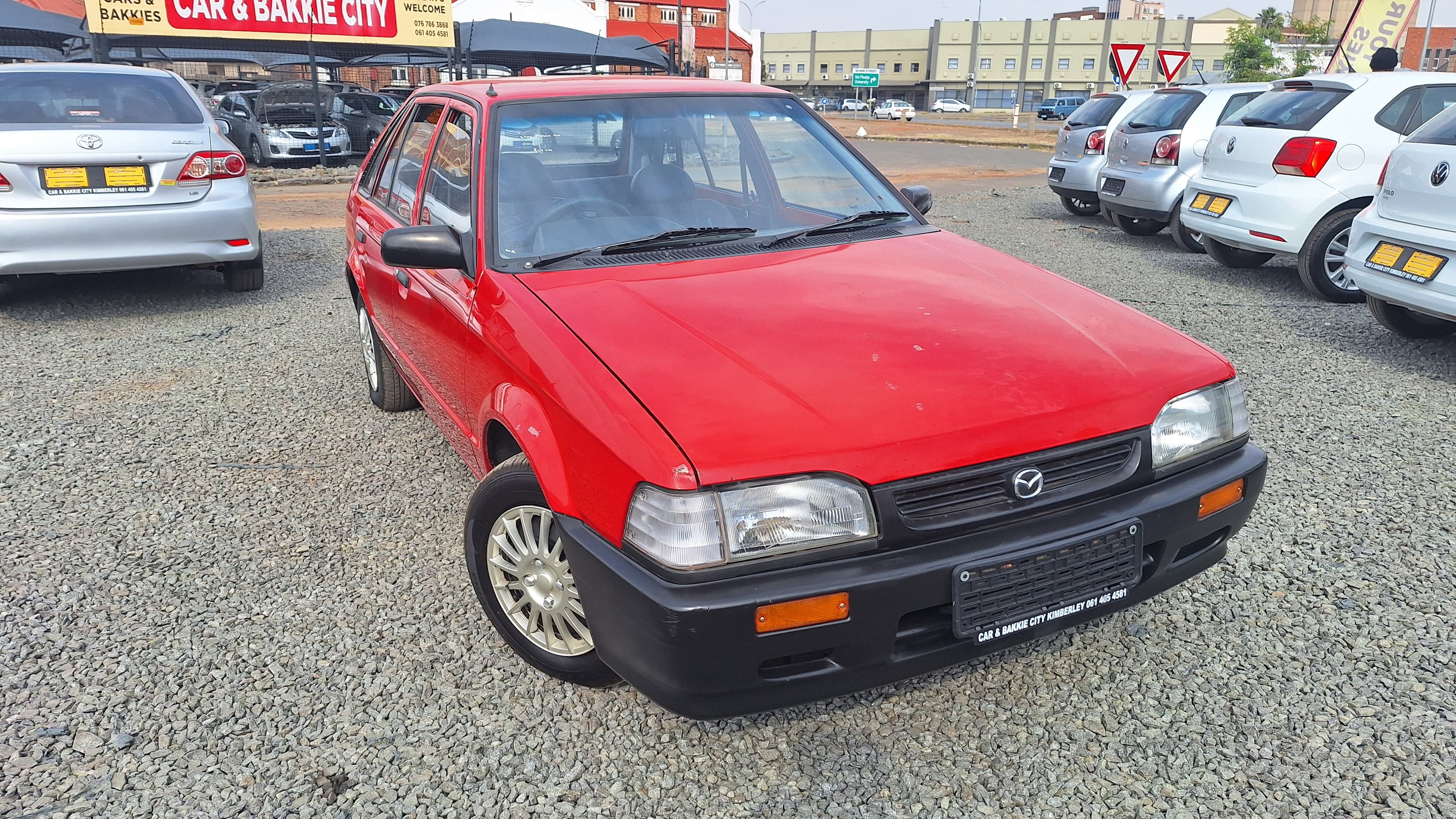 1999 Mazda 323 image 1