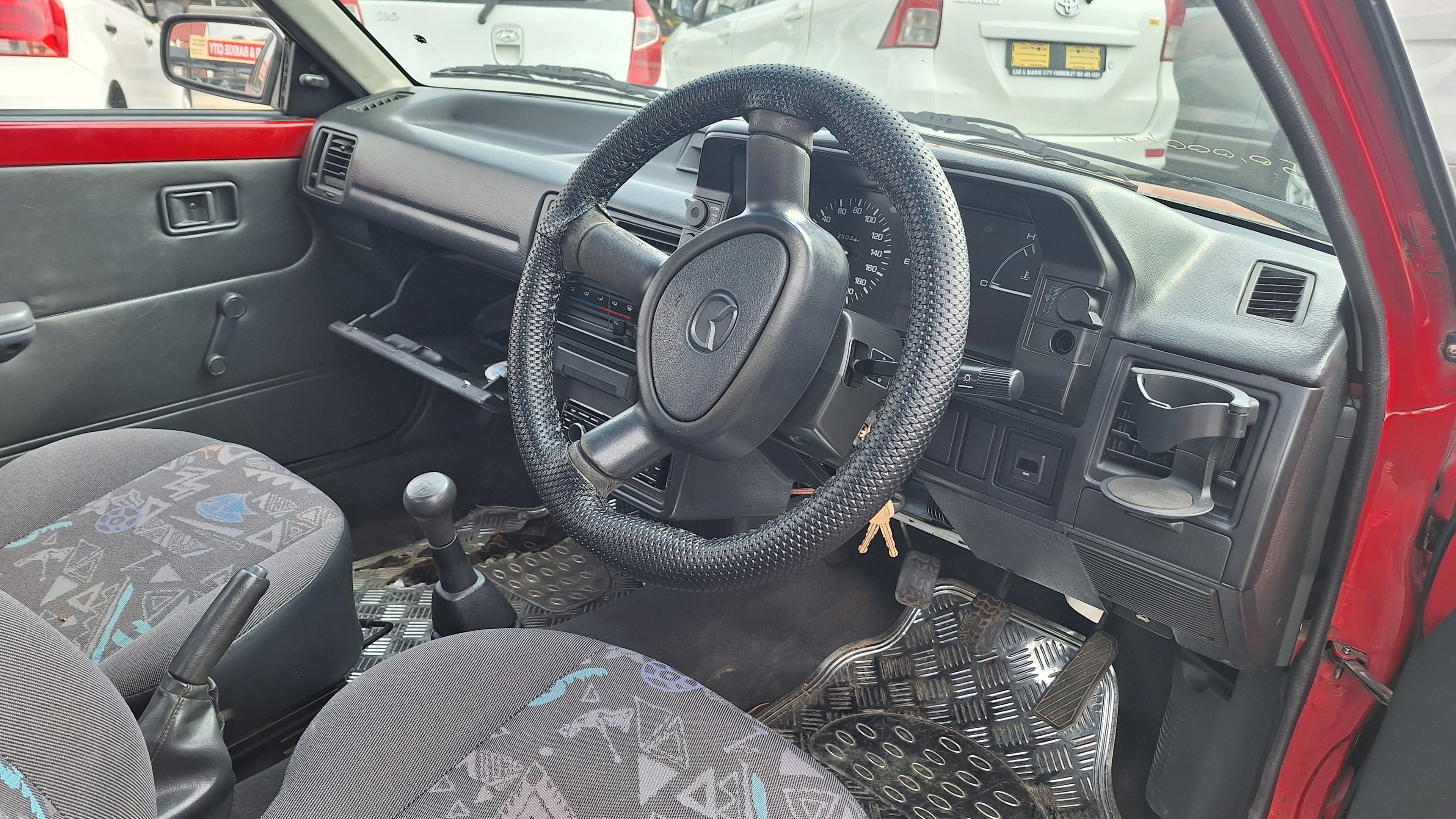 1999 Mazda 323 image 4